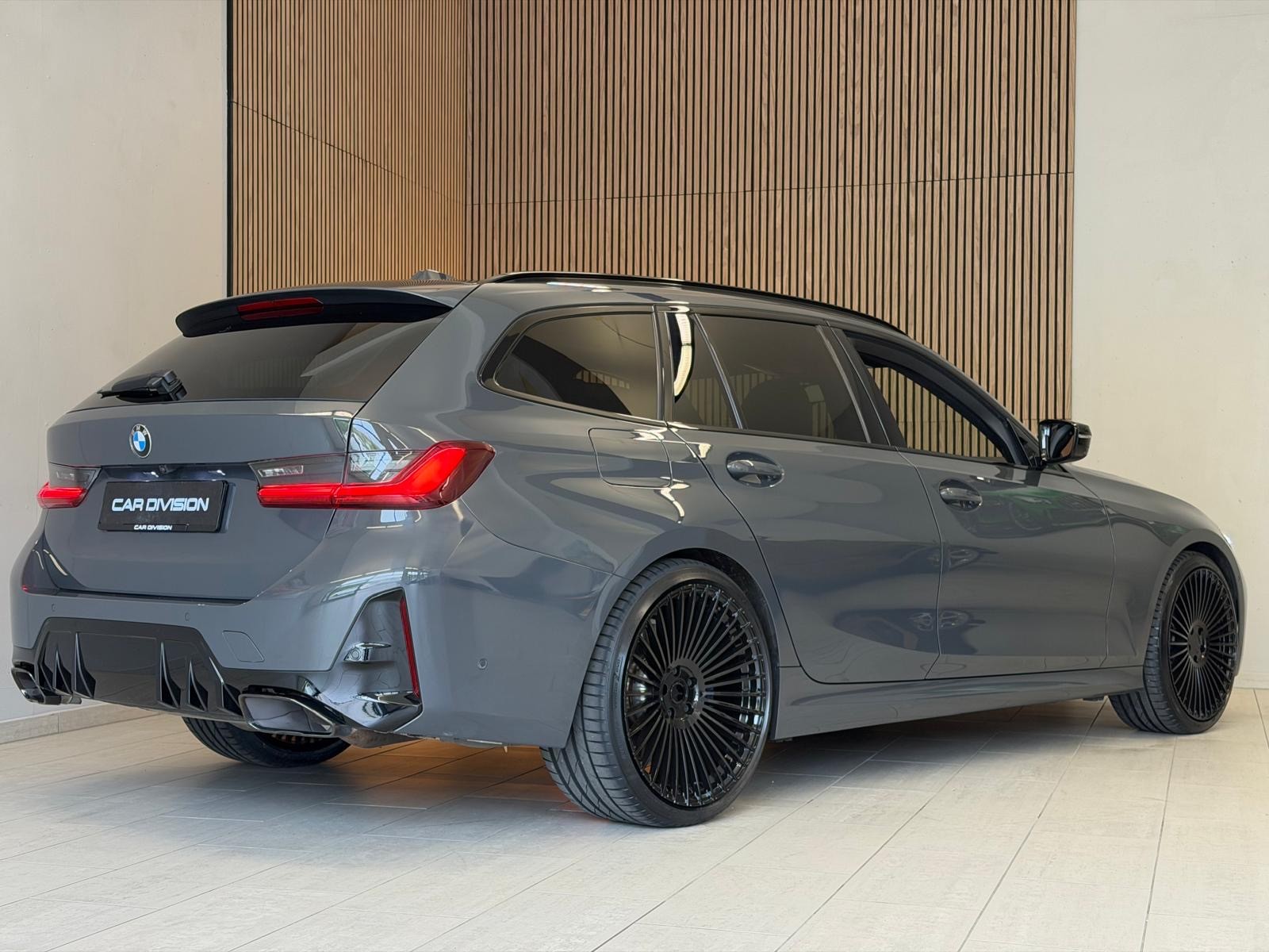 BMW M340i xDrive 48V Touring Steptronic M Sport INDIVIDUAL-image-7