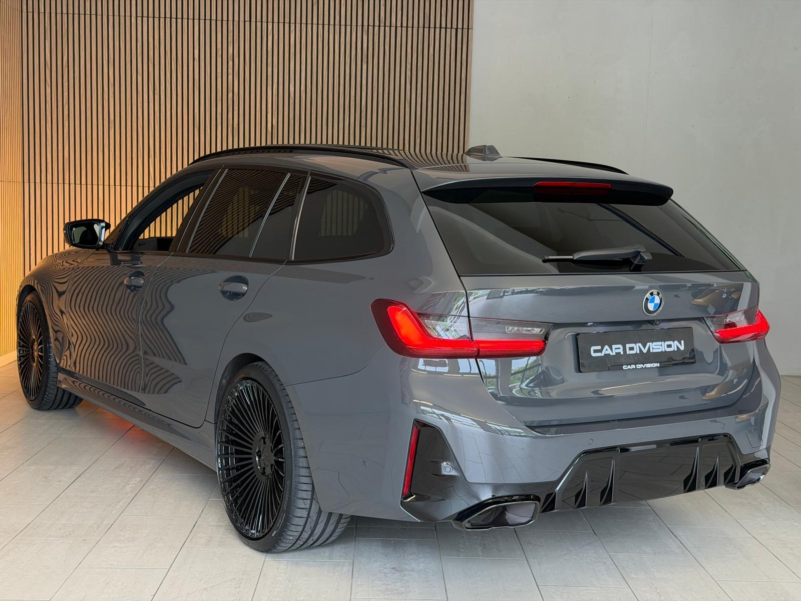BMW M340i xDrive 48V Touring Steptronic M Sport INDIVIDUAL-image-8
