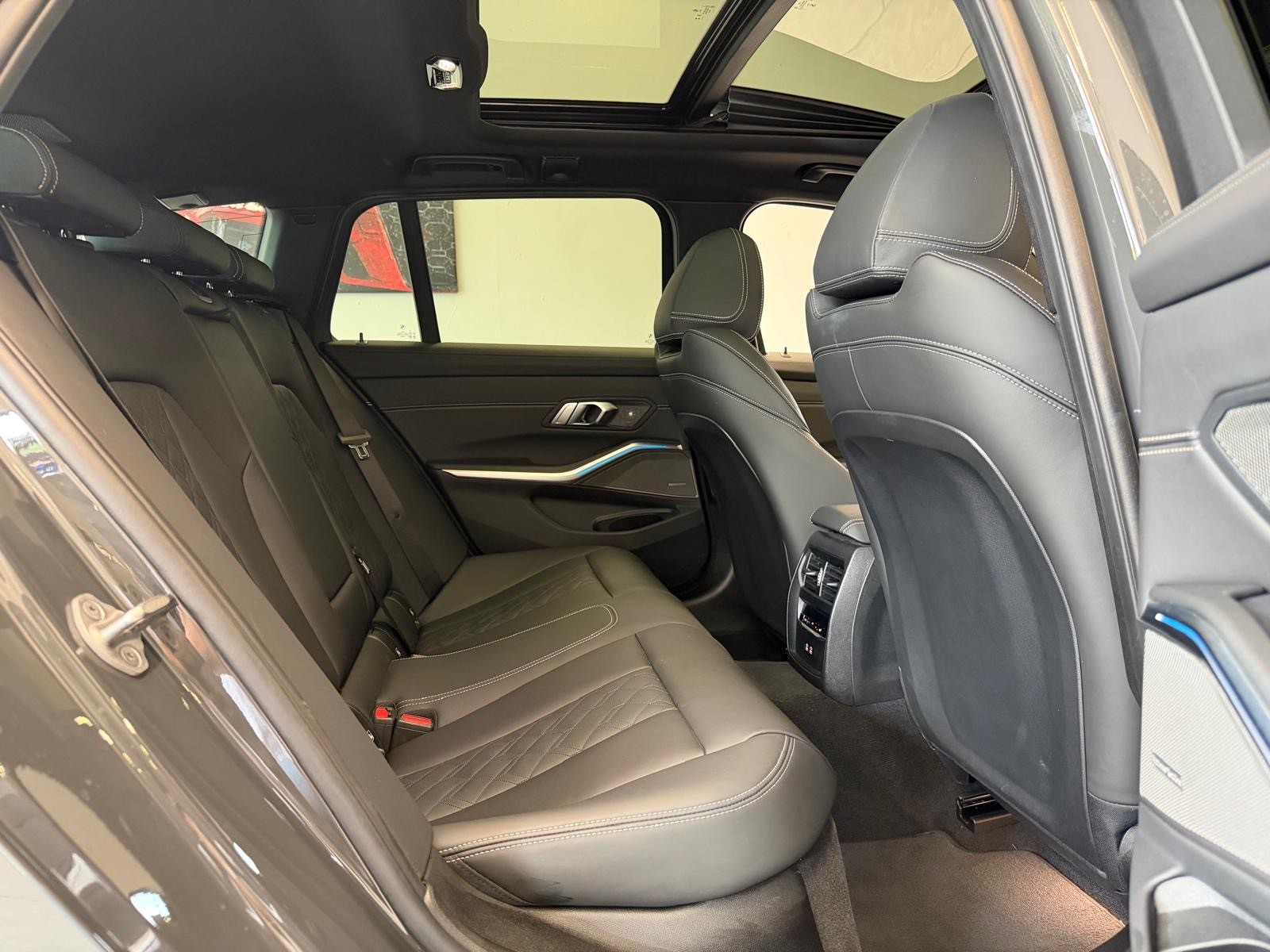 BMW M340i xDrive 48V Touring Steptronic M Sport INDIVIDUAL-image-16