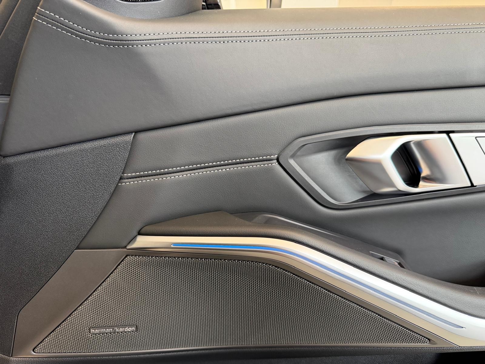BMW M340i xDrive 48V Touring Steptronic M Sport INDIVIDUAL-image-21
