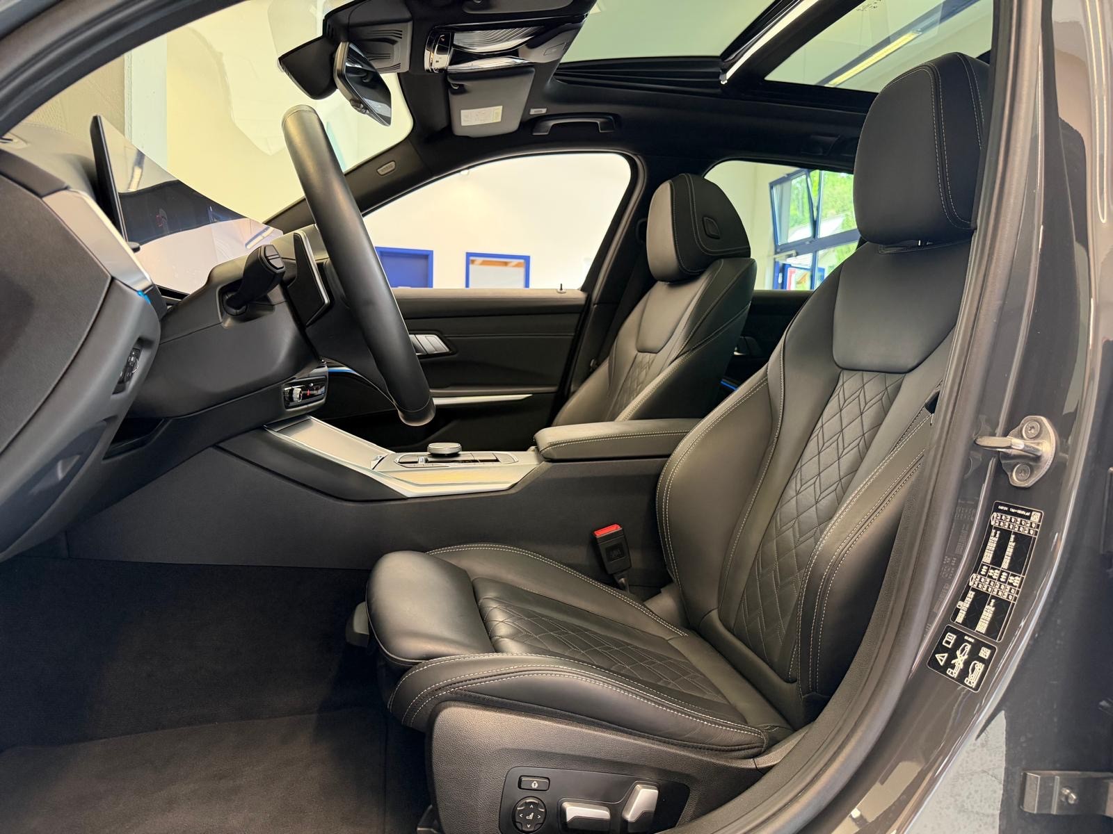 BMW M340i xDrive 48V Touring Steptronic M Sport INDIVIDUAL-image-13