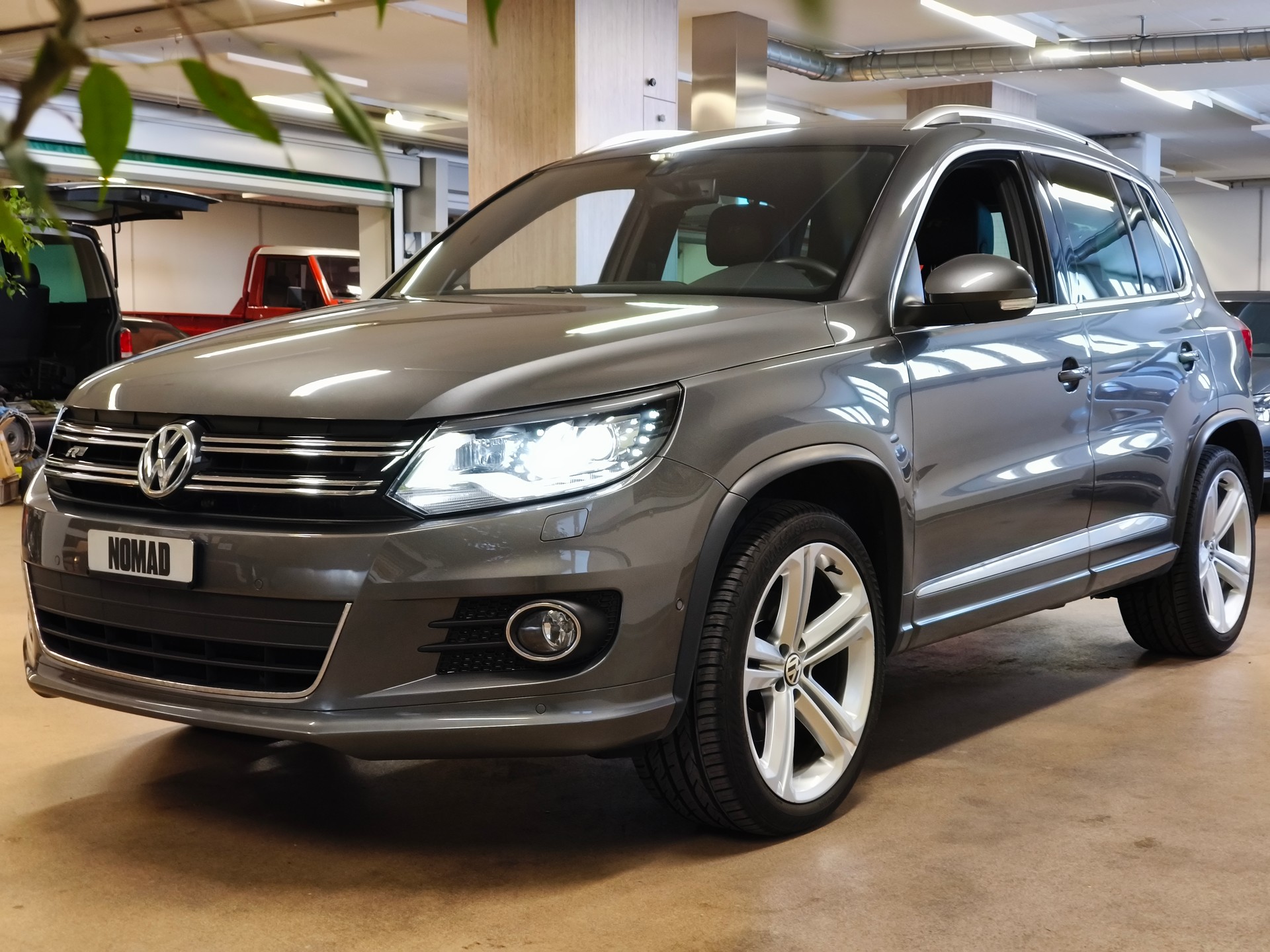 VW Tiguan 2.0 TSI R-Line Design 4Motion DSG-showroom-element-1