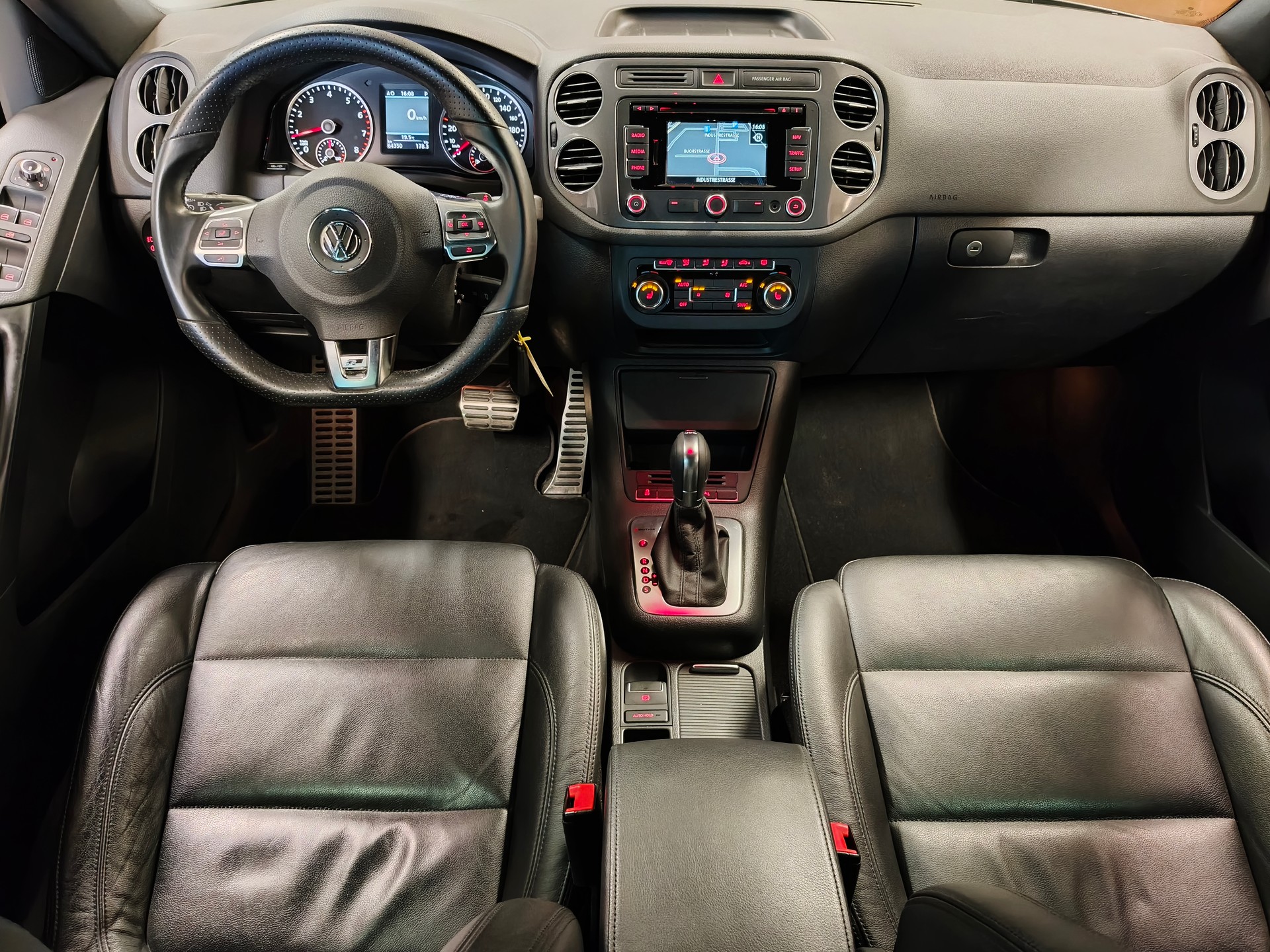 VW Tiguan 2.0 TSI R-Line Design 4Motion DSG-image-20