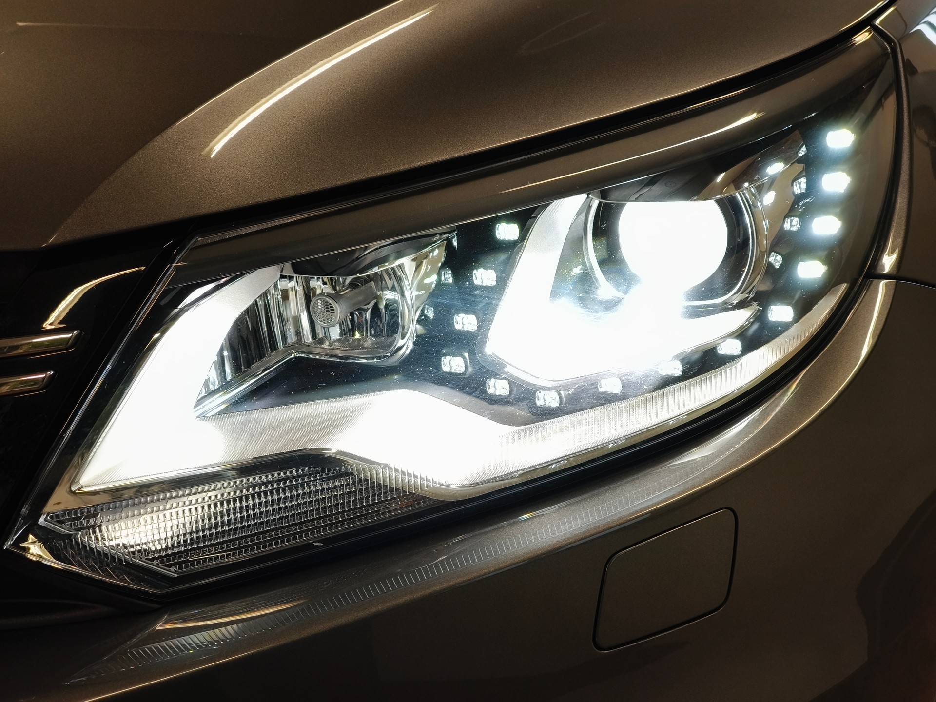 VW Tiguan 2.0 TSI R-Line Design 4Motion DSG-image-4