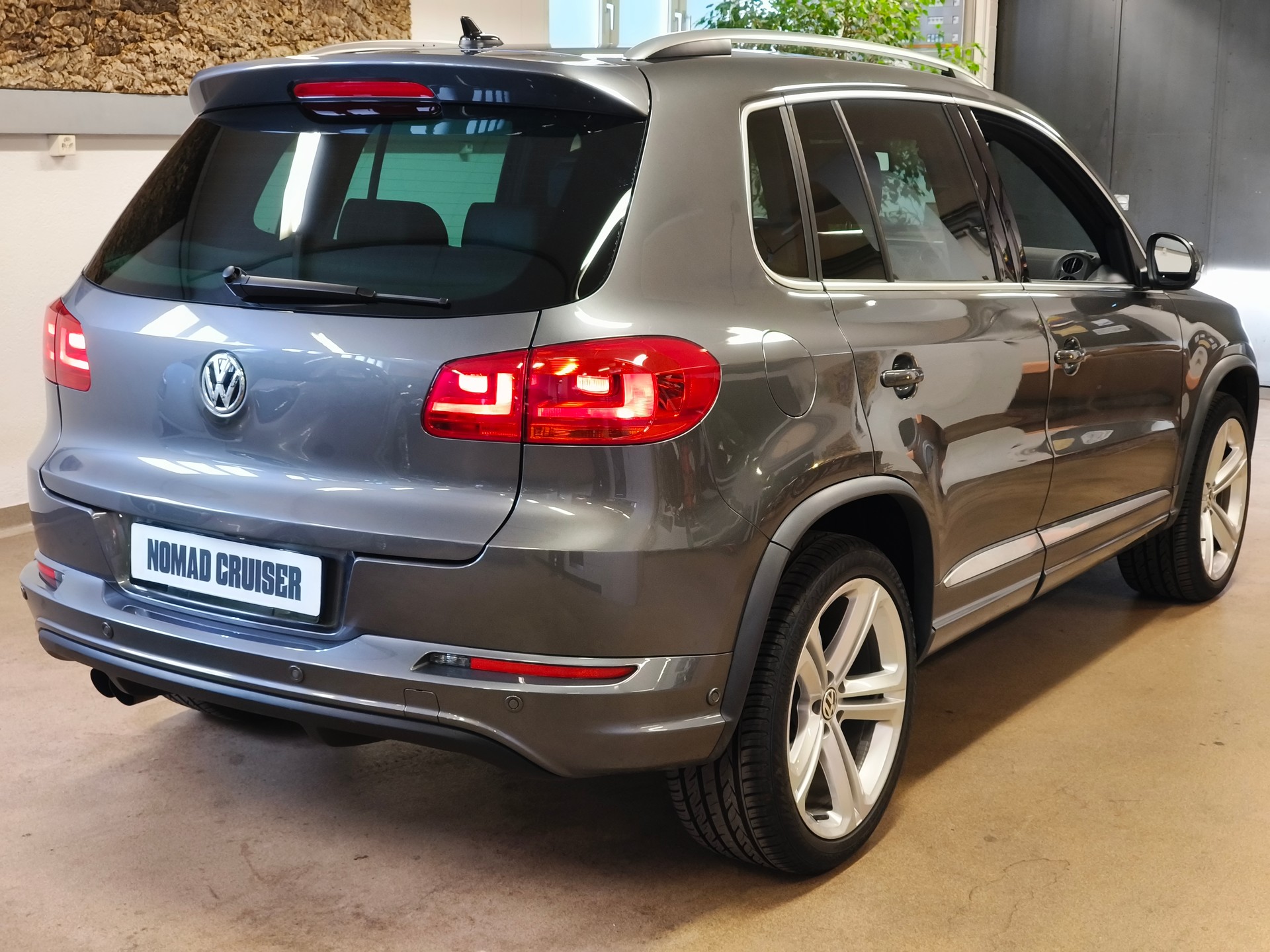 VW Tiguan 2.0 TSI R-Line Design 4Motion DSG-image-11