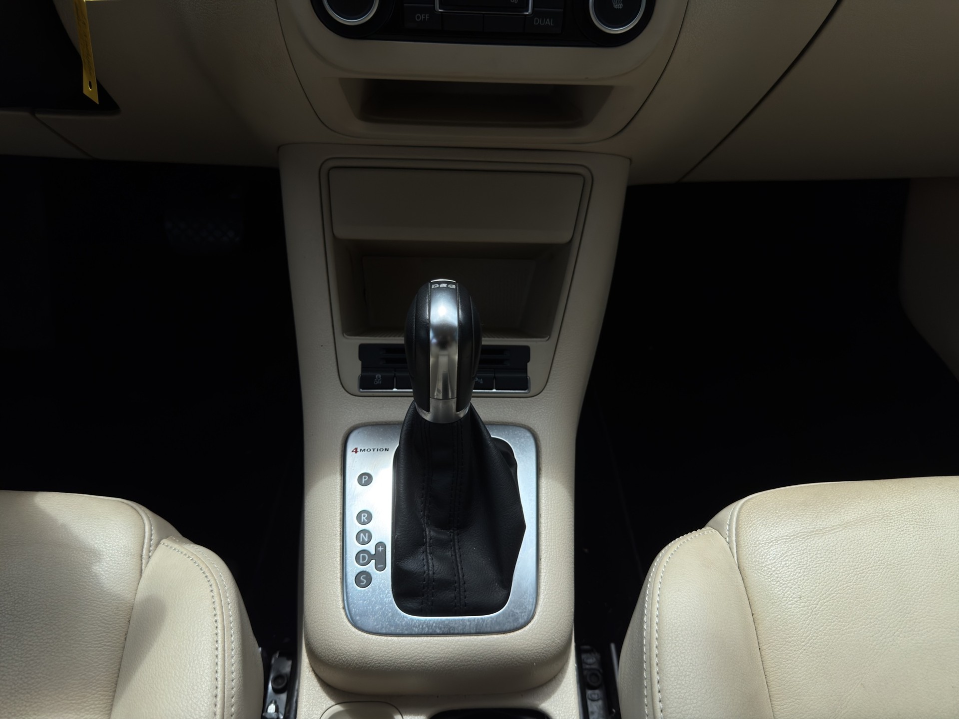 VW Tiguan 2.0 TSI Sport&Style 4Motion DSG-image-13