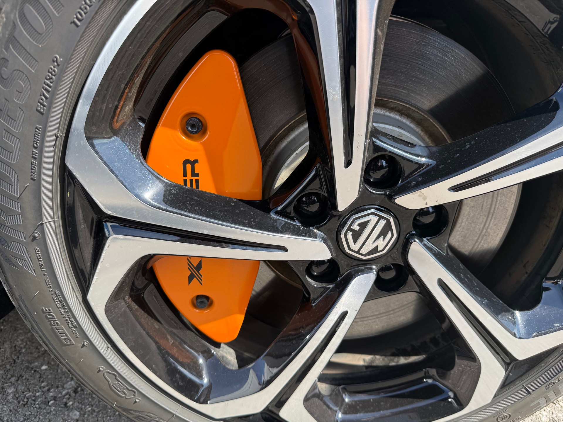 MG 4 EV 64kWh Xpower AWD-showroom-element-3