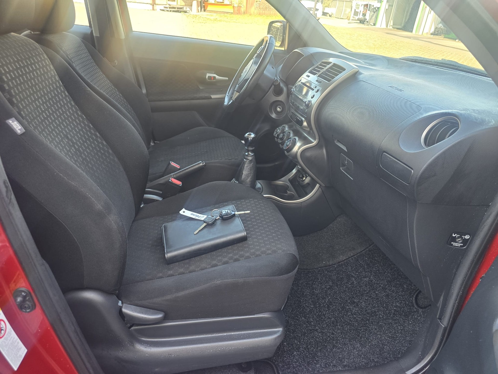 TOYOTA UrbanCruiser 1.4 D-4D Linea Sol 4WD-image-4