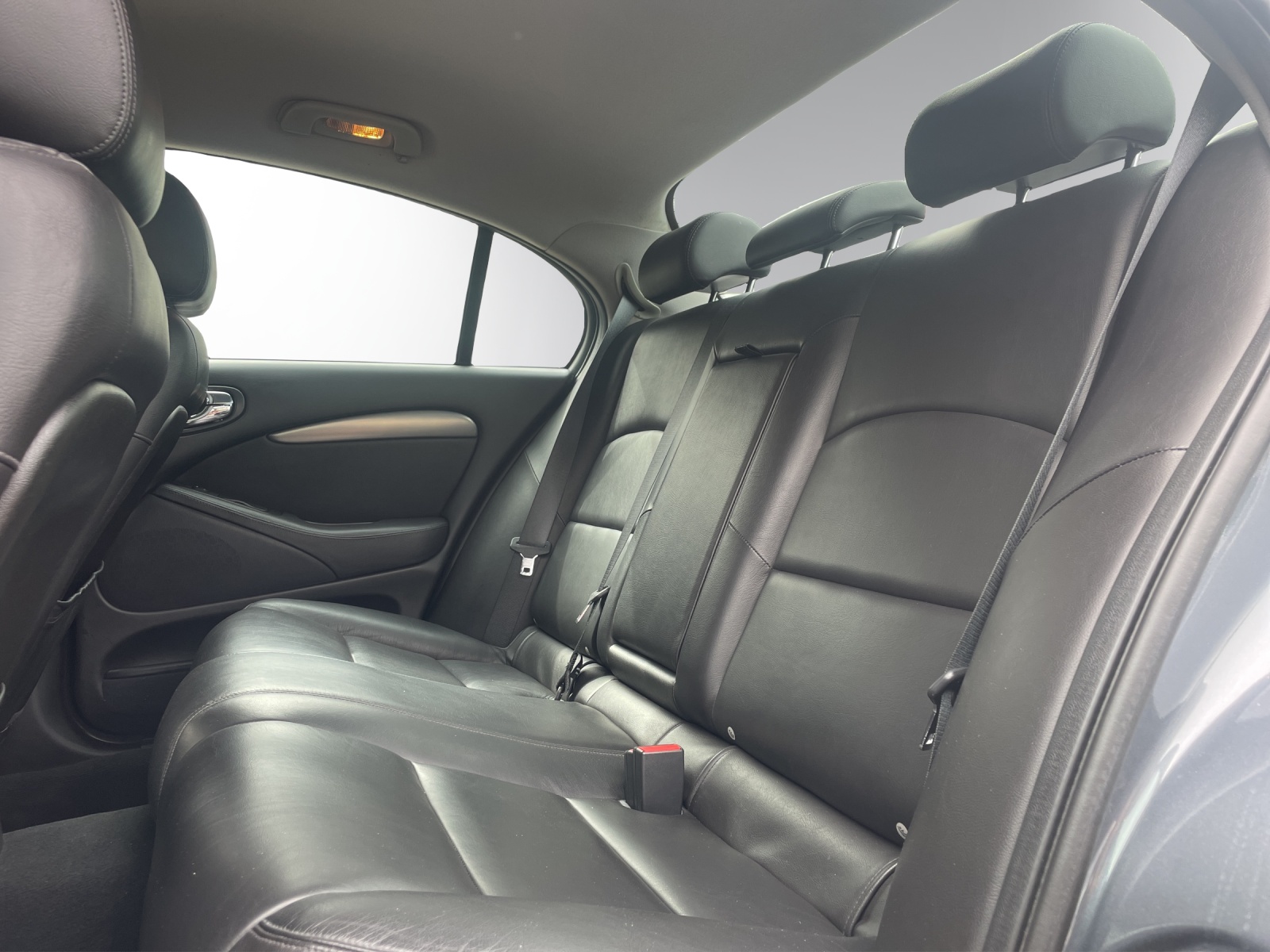 JAGUAR JAGUAR S-Type R 4.2 V8 SUPERCHARGED – BRITISCHE ELEGANZ MIT V8-KRAFT | R-AUSFÜHRUNG |-image-9