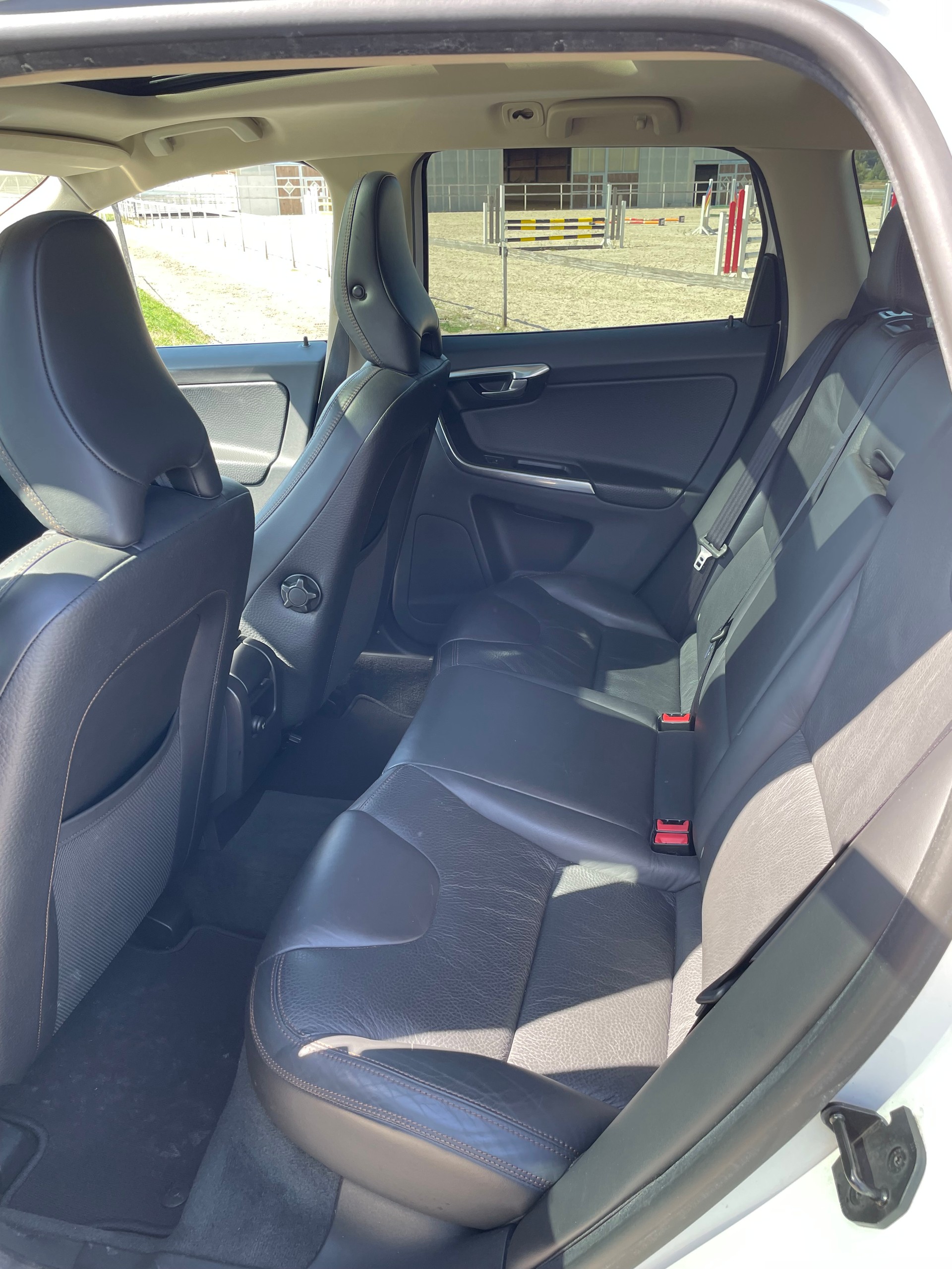VOLVO XC60 D5 AWD Summum-image-4
