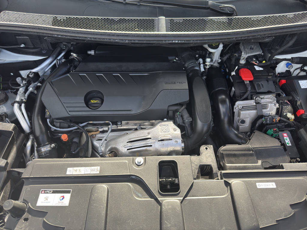 PEUGEOT 3008 1.6 Plug-in Hybrid4 GT-image-13
