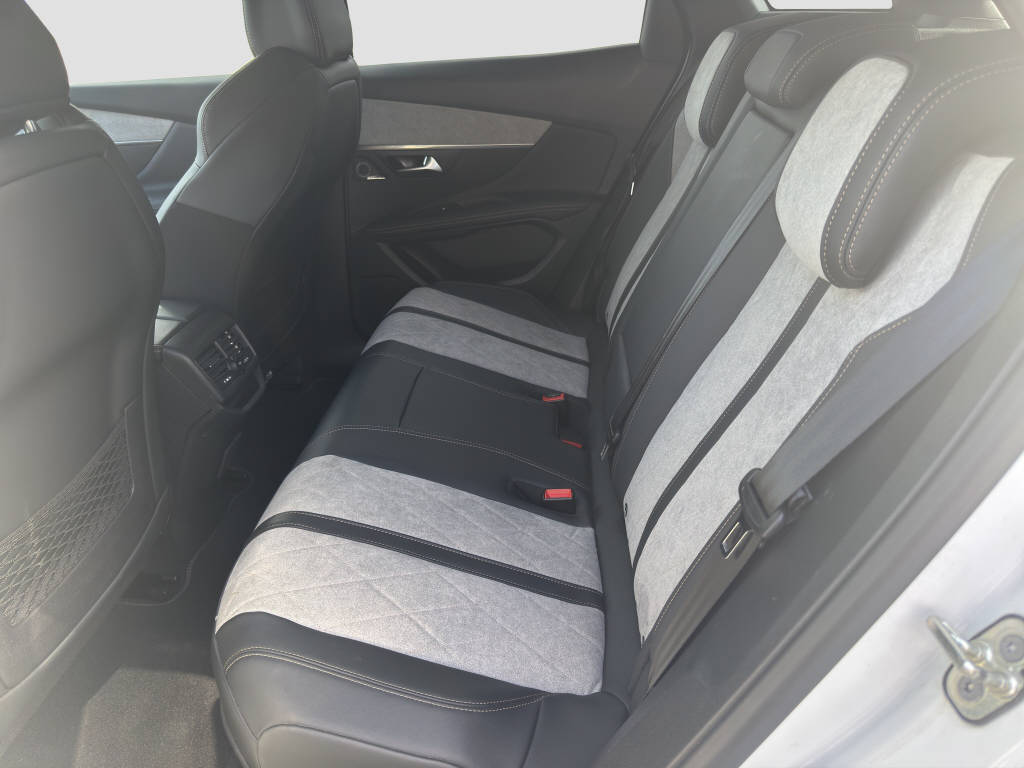 PEUGEOT 3008 1.6 Plug-in Hybrid4 GT-image-10
