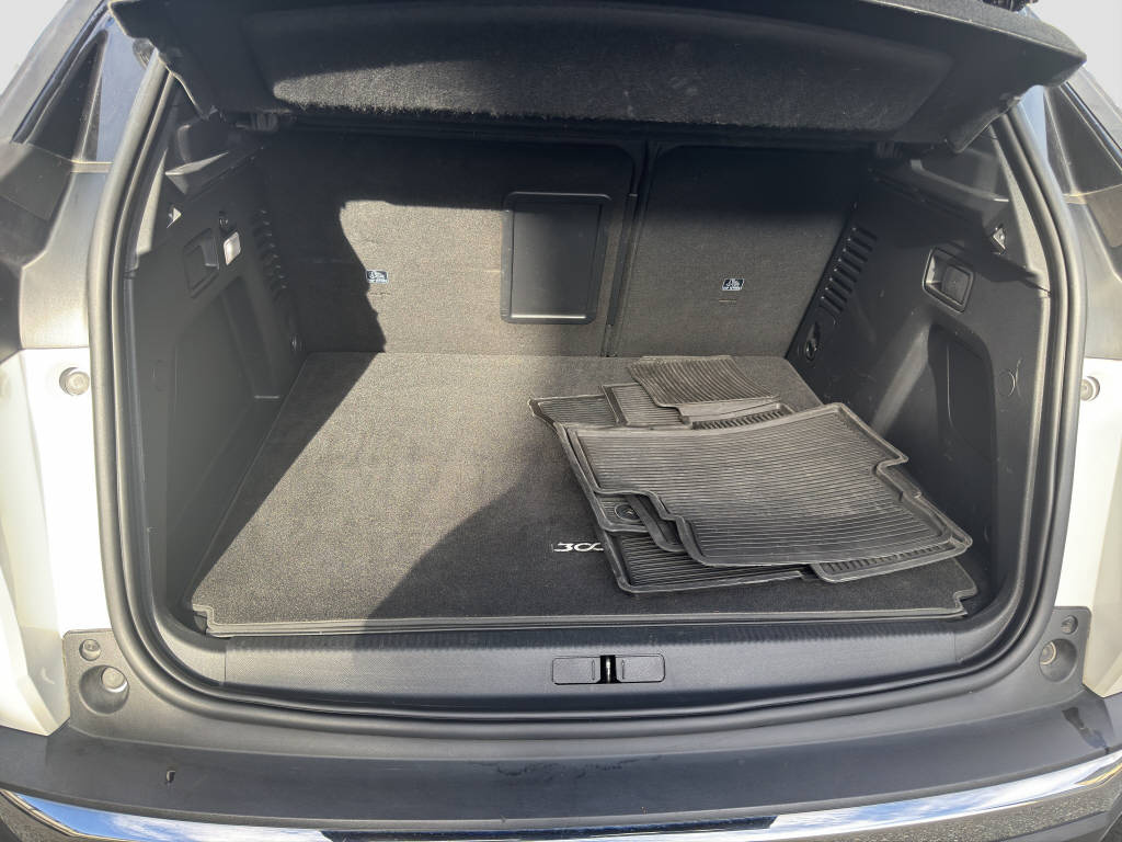 PEUGEOT 3008 1.6 Plug-in Hybrid4 GT-image-11