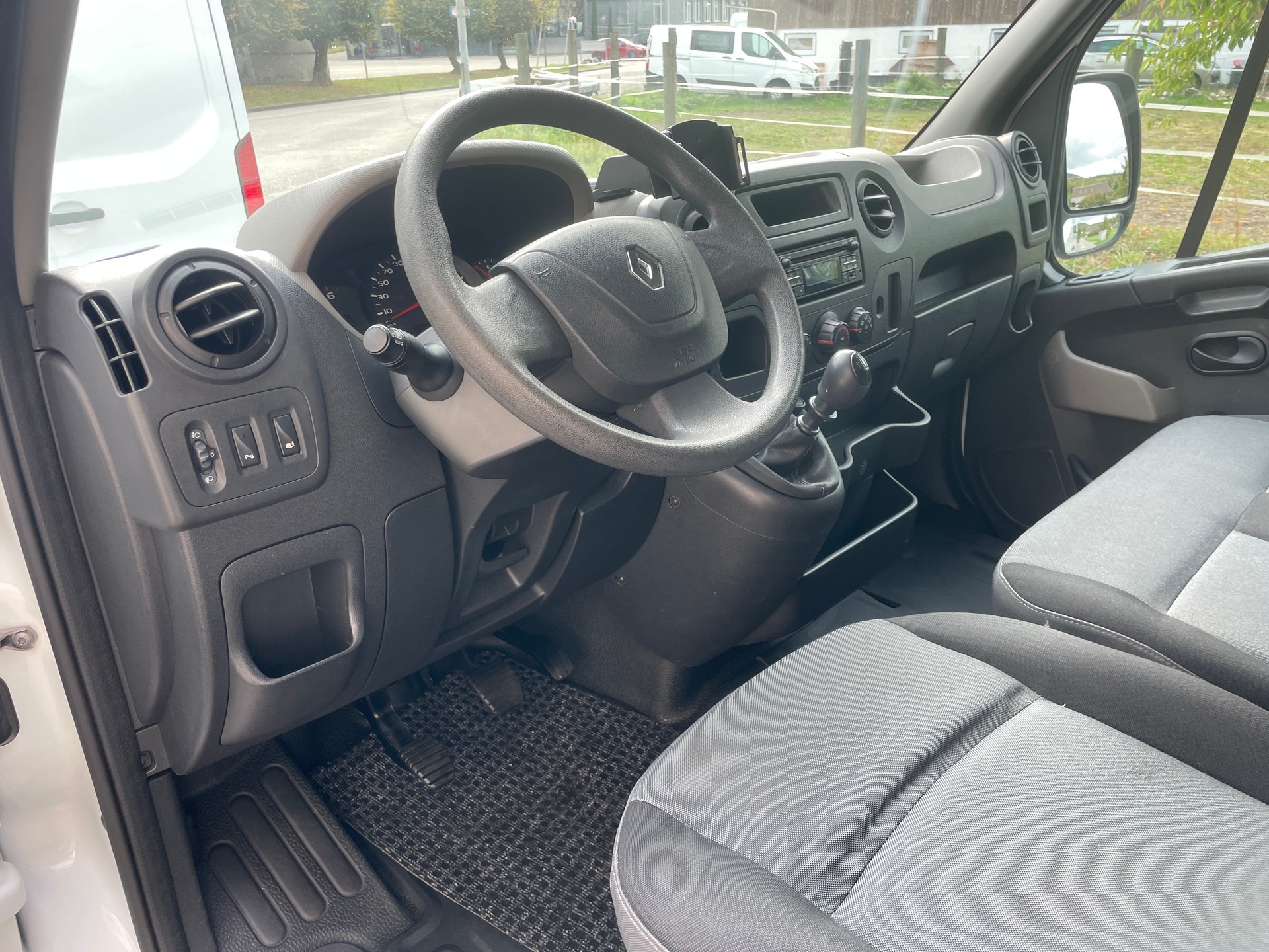 RENAULT Master T35 2.3dCi L2H2-image-17