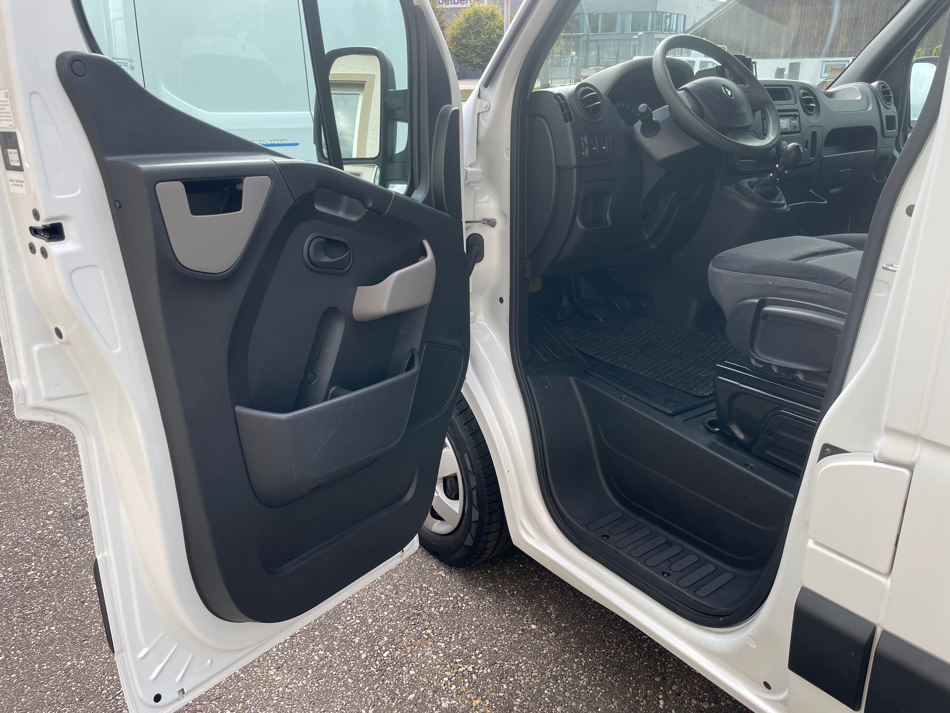 RENAULT Master T35 2.3dCi L2H2-image-15
