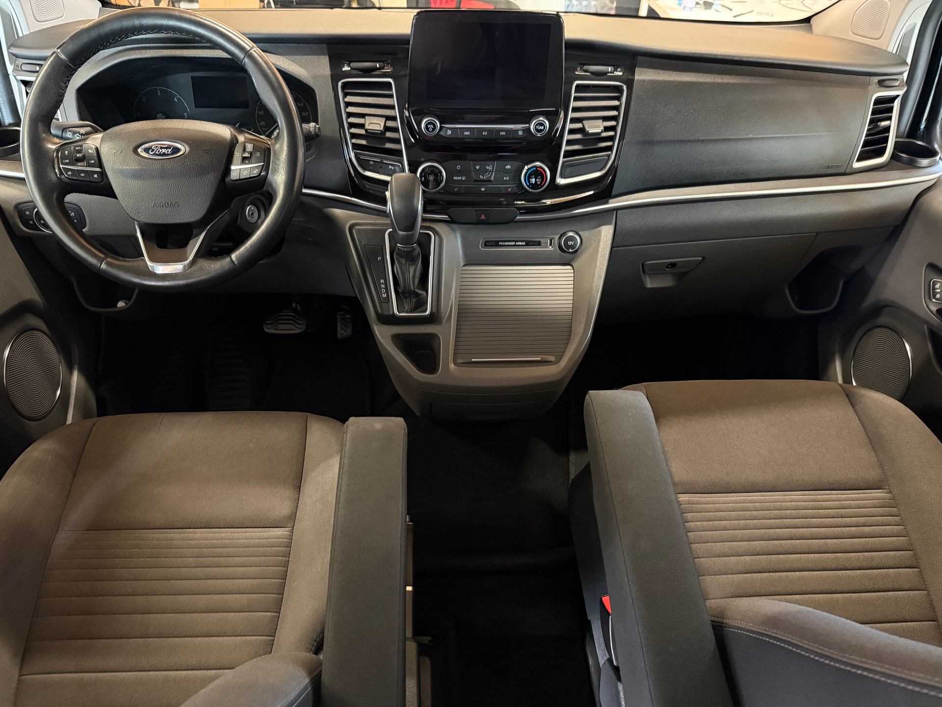 FORD Tourneo Custom 310 L1H1 Titanium SelectShift A-image-9