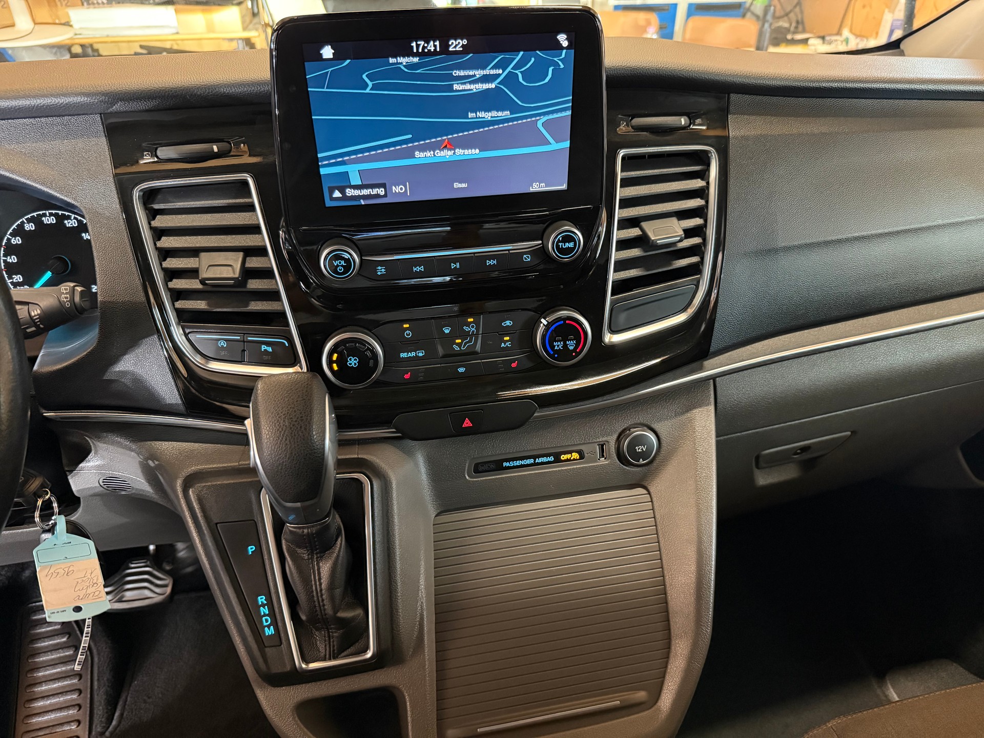 FORD Tourneo Custom 310 L1H1 Titanium SelectShift A-image-12