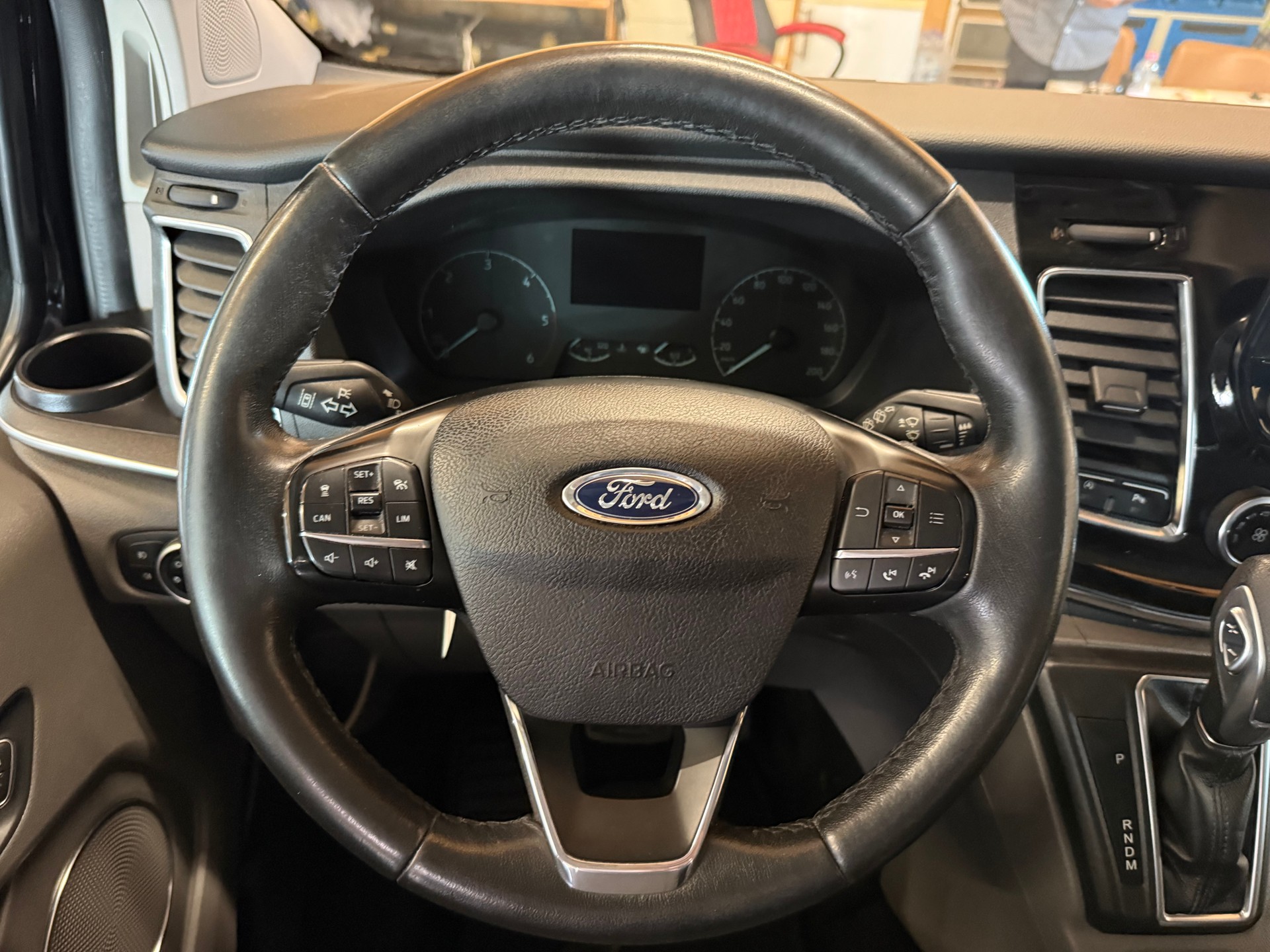FORD Tourneo Custom 310 L1H1 Titanium SelectShift A-image-10