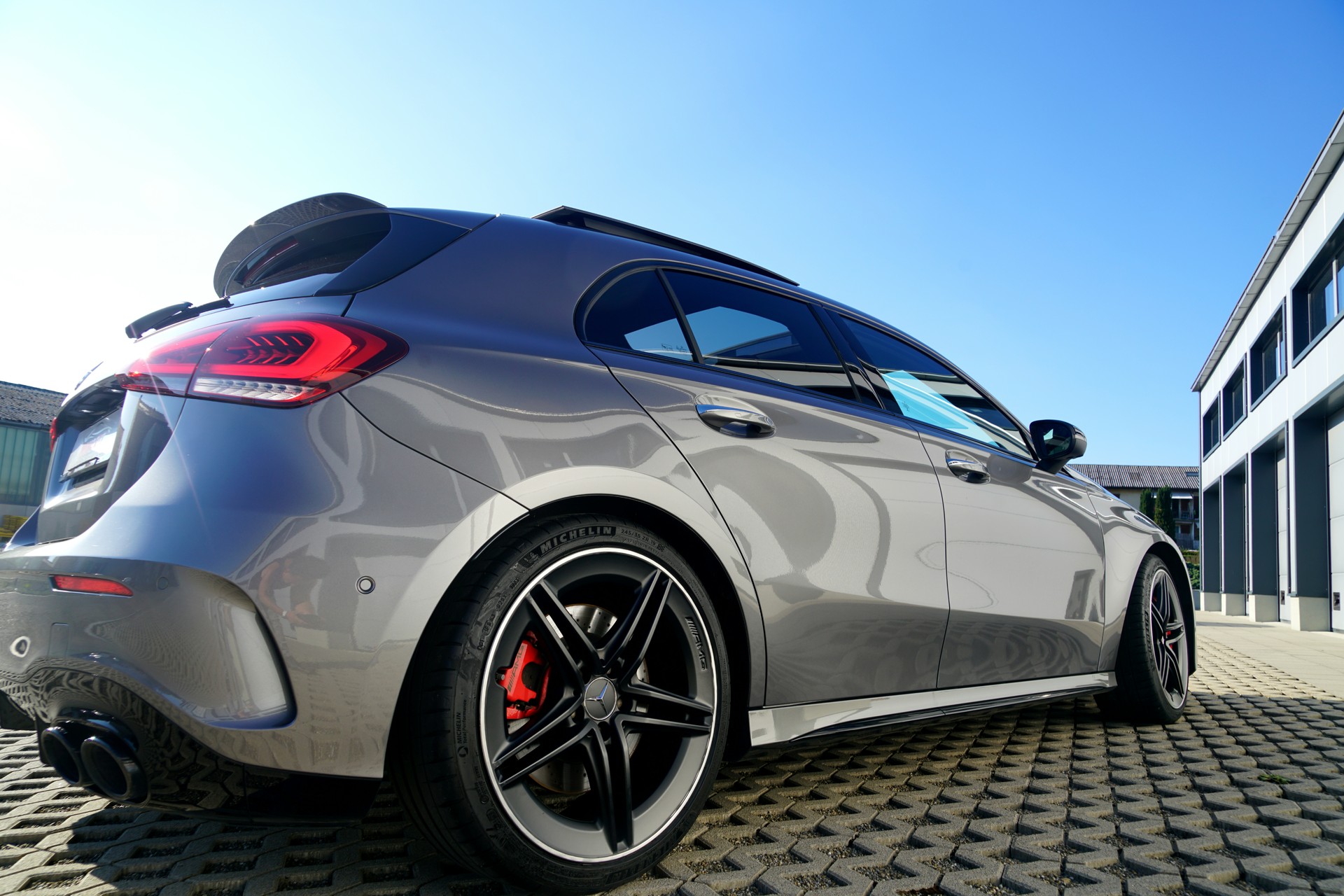 MERCEDES-BENZ A 45 S AMG 4Matic+ Speedshift (CH)-image-2