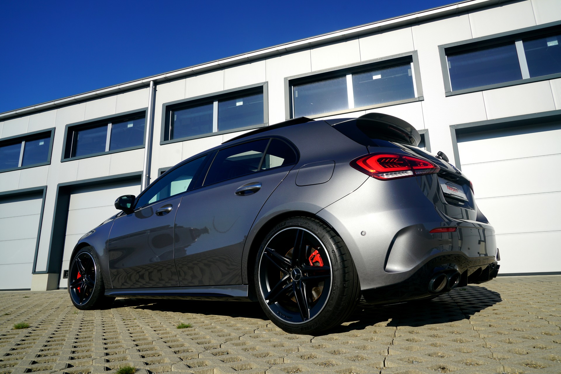 MERCEDES-BENZ A 45 S AMG 4Matic+ Speedshift (CH)-image-1