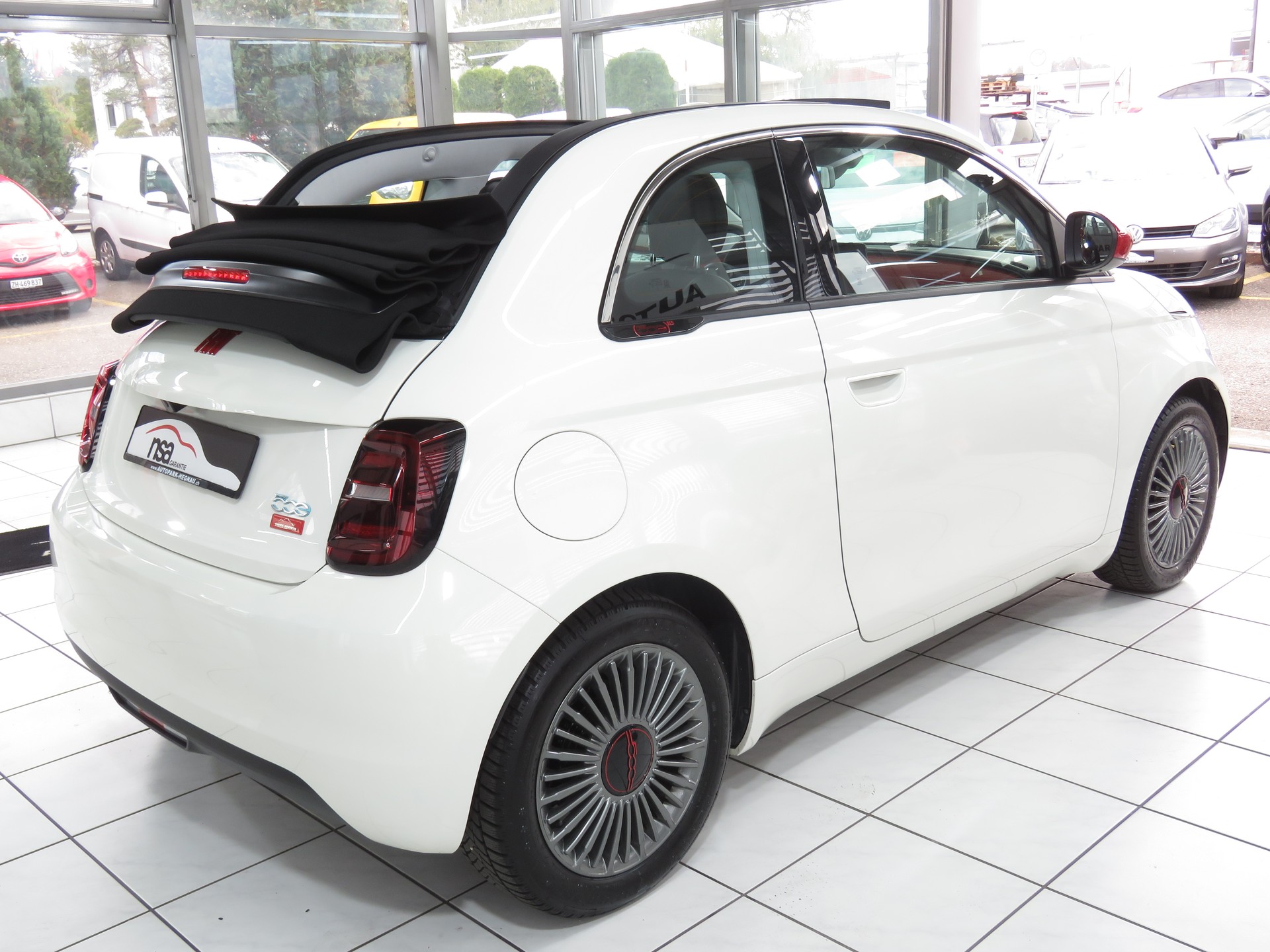 FIAT 500 C electric 87 kW Swiss Edition (Automat) (RW 298 km)-image-3