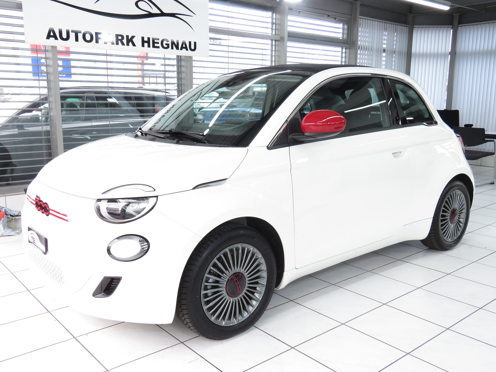 FIAT 500 C electric 87 kW Swiss Edition (Automat) (RW 298 km)-image-0