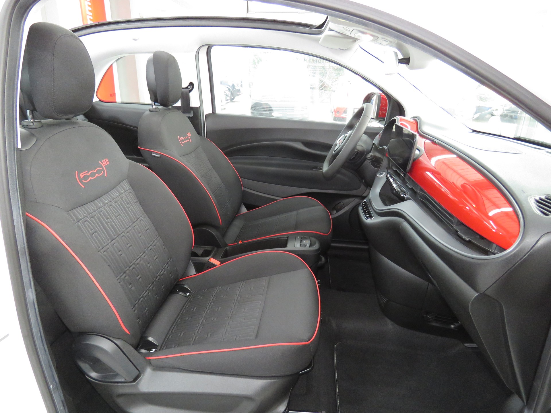 FIAT 500 C electric 87 kW Swiss Edition (Automat) (RW 298 km)-image-11