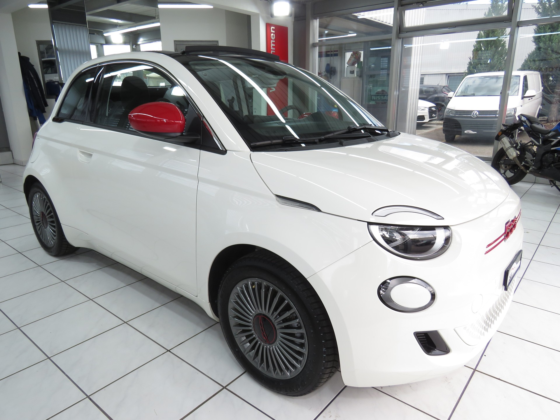 FIAT 500 C electric 87 kW Swiss Edition (Automat) (RW 298 km)-image-2