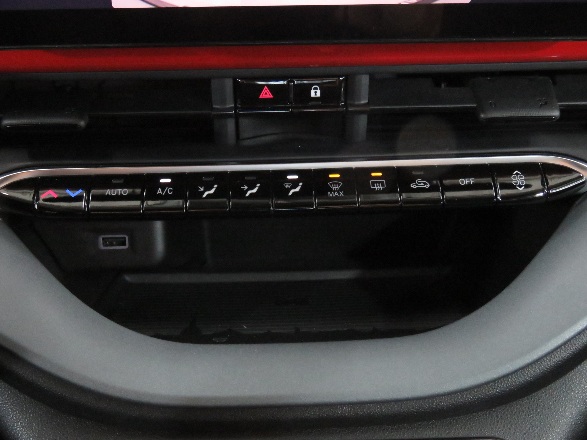 FIAT 500 C electric 87 kW Swiss Edition (Automat) (RW 298 km)-image-18
