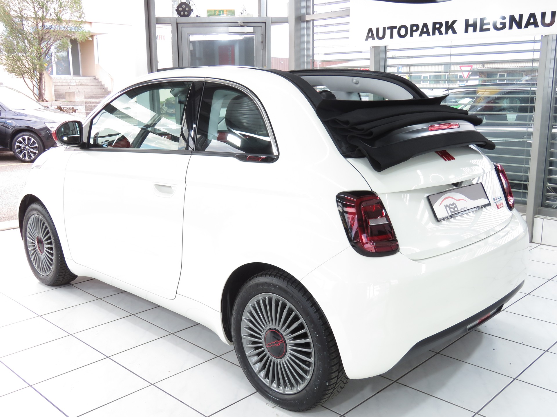 FIAT 500 C electric 87 kW Swiss Edition (Automat) (RW 298 km)-image-5
