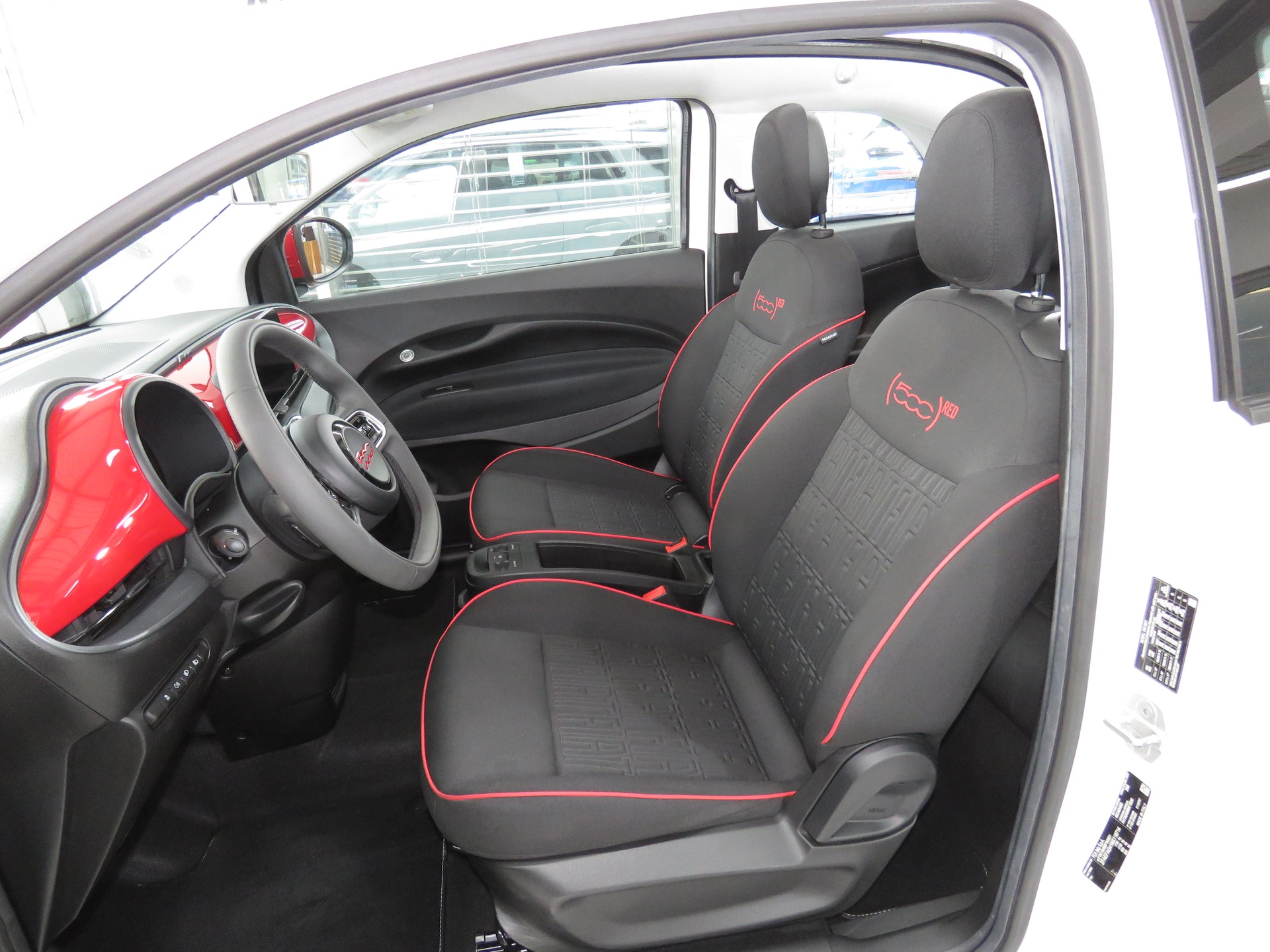 FIAT 500 C electric 87 kW Swiss Edition (Automat) (RW 298 km)-image-8