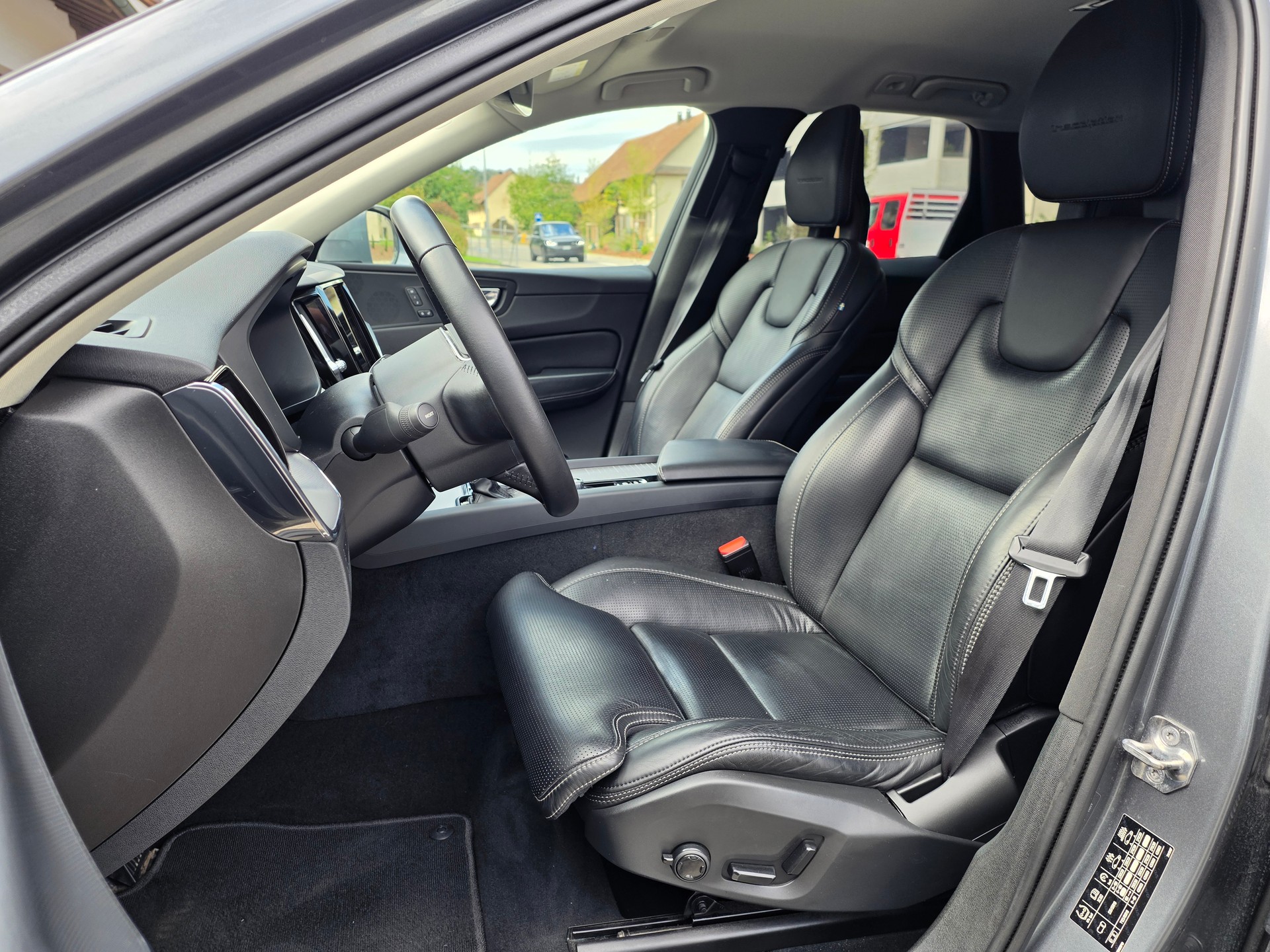VOLVO XC60 D5 AWD Inscription Geartronic-image-12