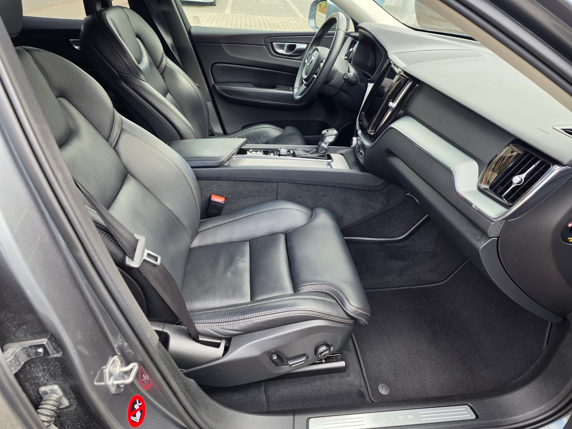 VOLVO XC60 D5 AWD Inscription Geartronic-image-7