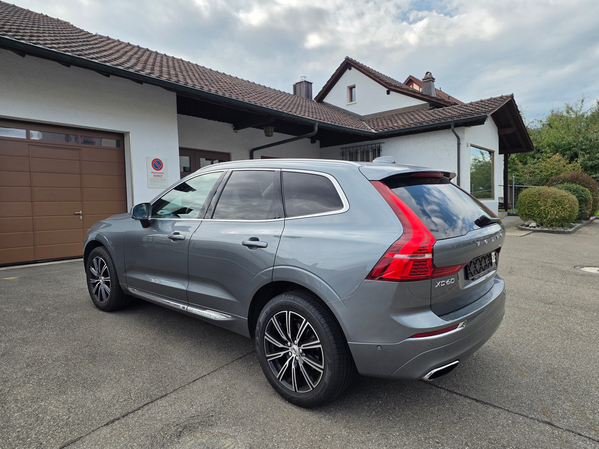 VOLVO XC60 D5 AWD Inscription Geartronic-image-5