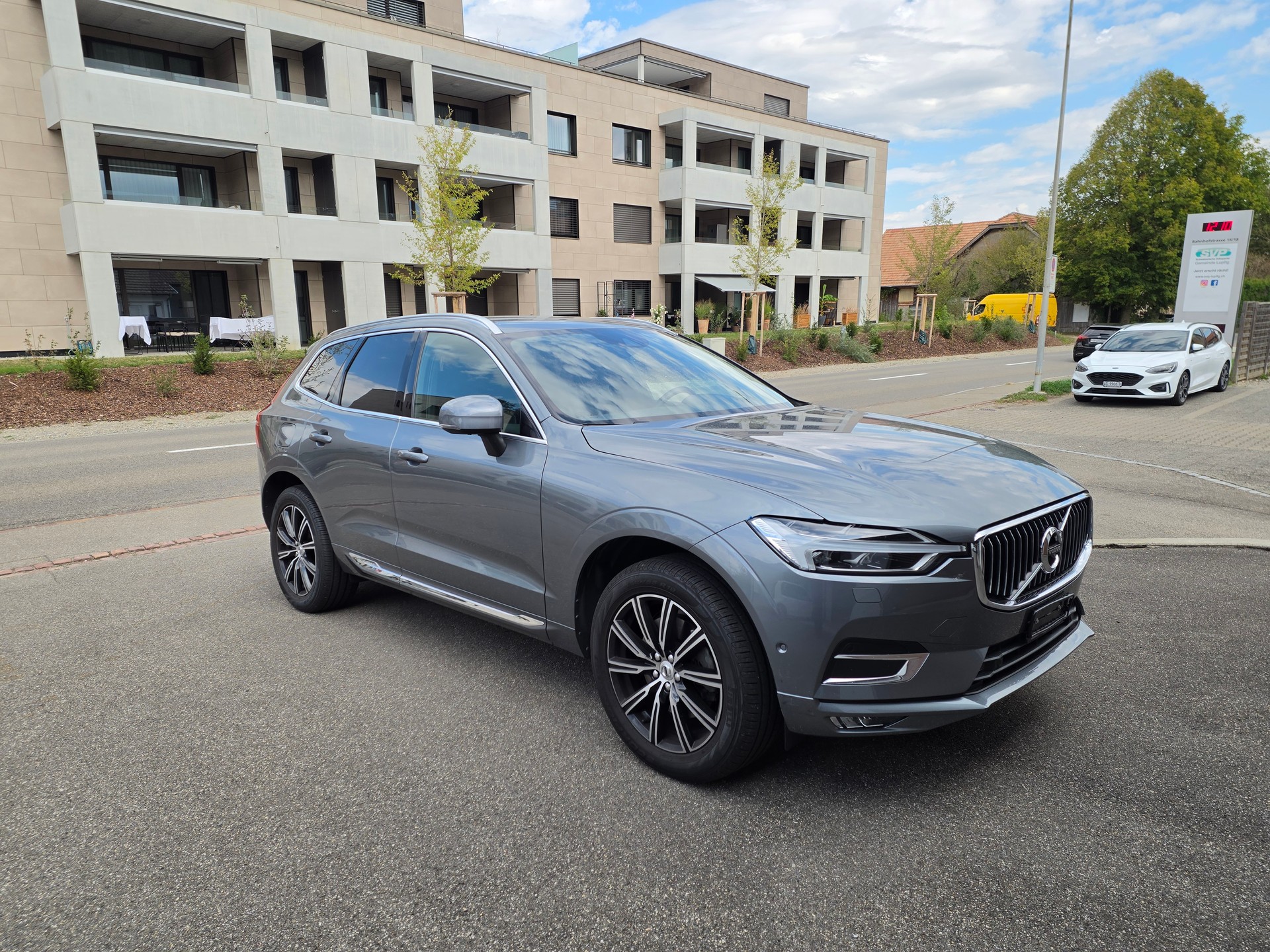 VOLVO XC60 D5 AWD Inscription Geartronic-image-3