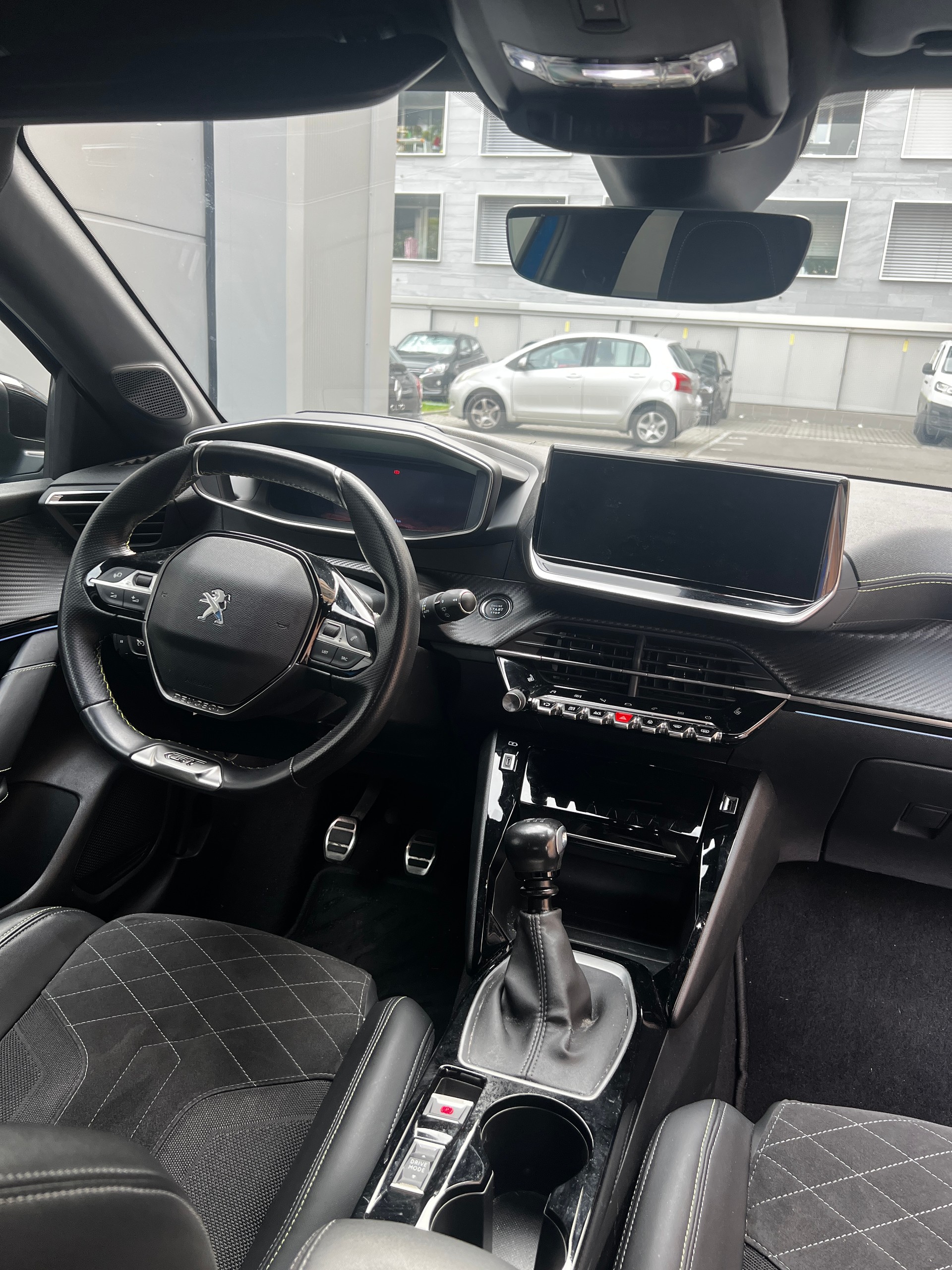 PEUGEOT 1.2 PureTech 100 GT Pack-image-3