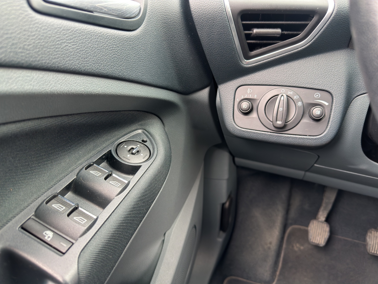 FORD C-Max 1.6 SCTi Titanium-image-15