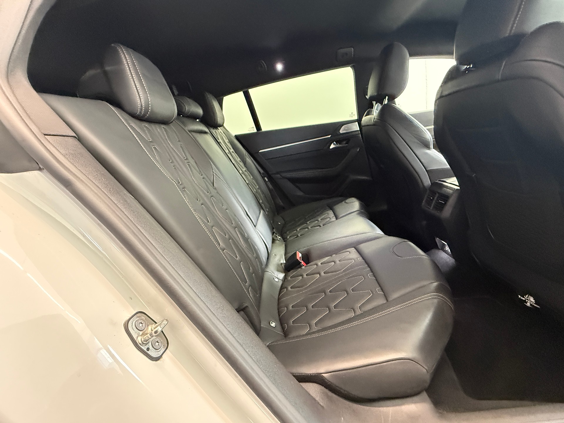 PEUGEOT 508 SW 2.0 Blue HDI GT Line EAT8 Ab 250.- pro Monat Sitzheizung vorne und hinten-image-12