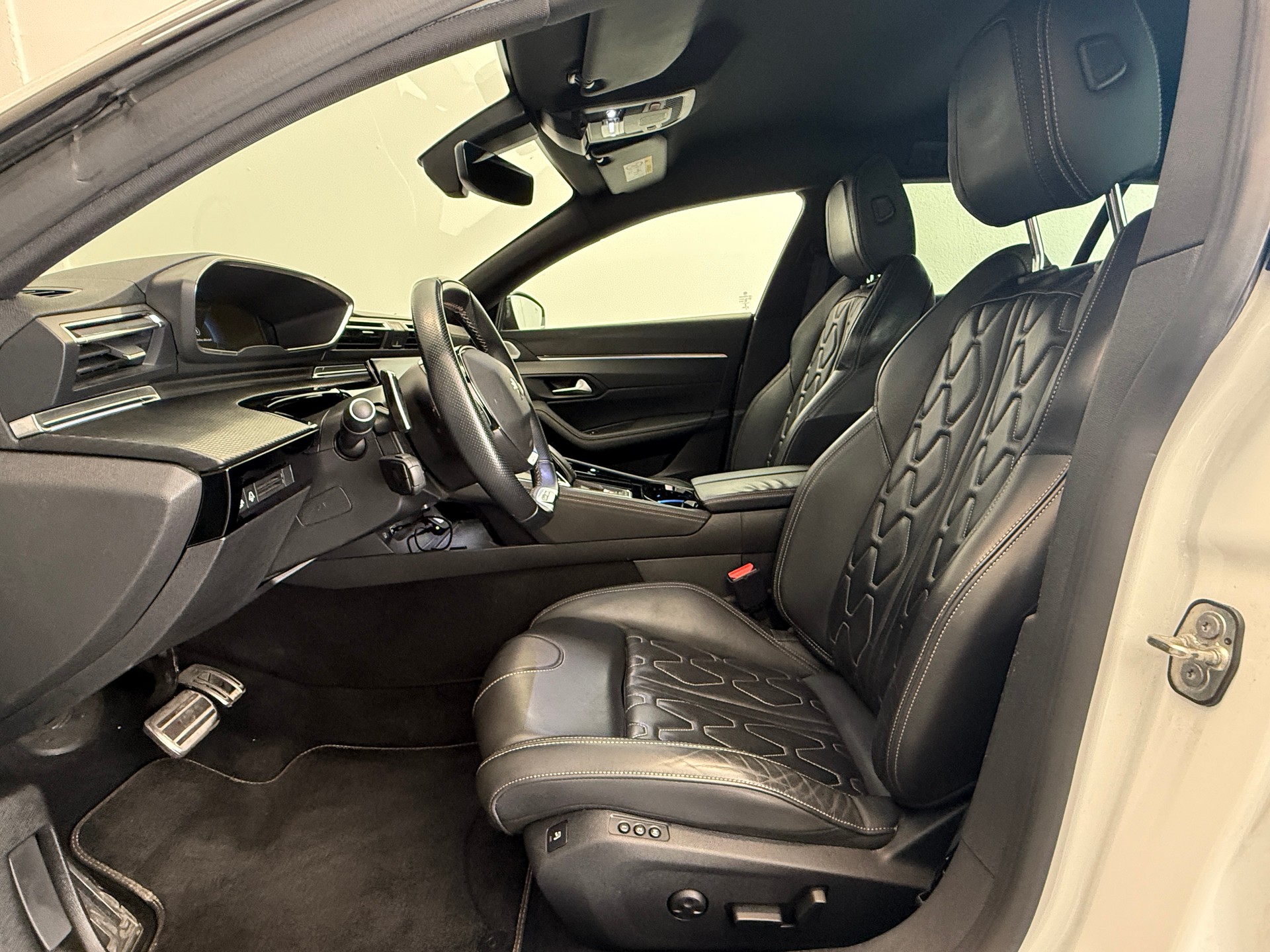 PEUGEOT 508 SW 2.0 Blue HDI GT Line EAT8 Ab 250.- pro Monat Sitzheizung vorne und hinten-image-9