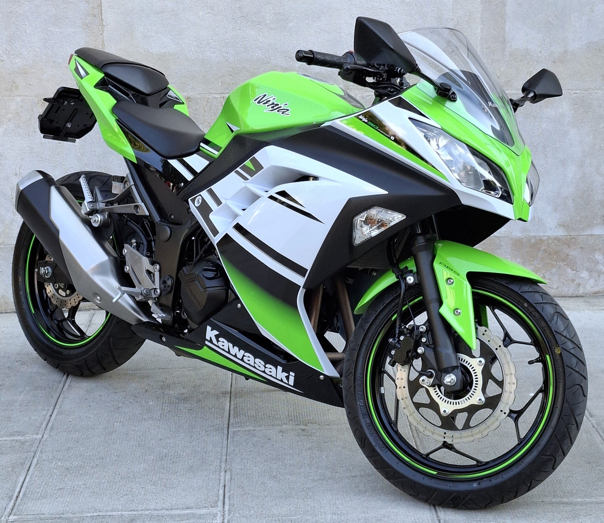 KAWASAKI Ninja 300 ABS-showroom-element-1
