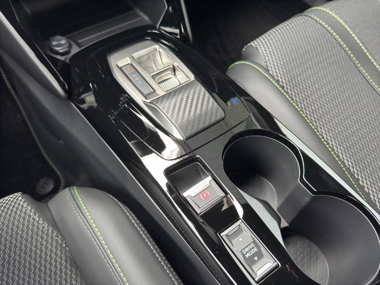 PEUGEOT 2008 1.2 Hybrid 145 GT-image-14