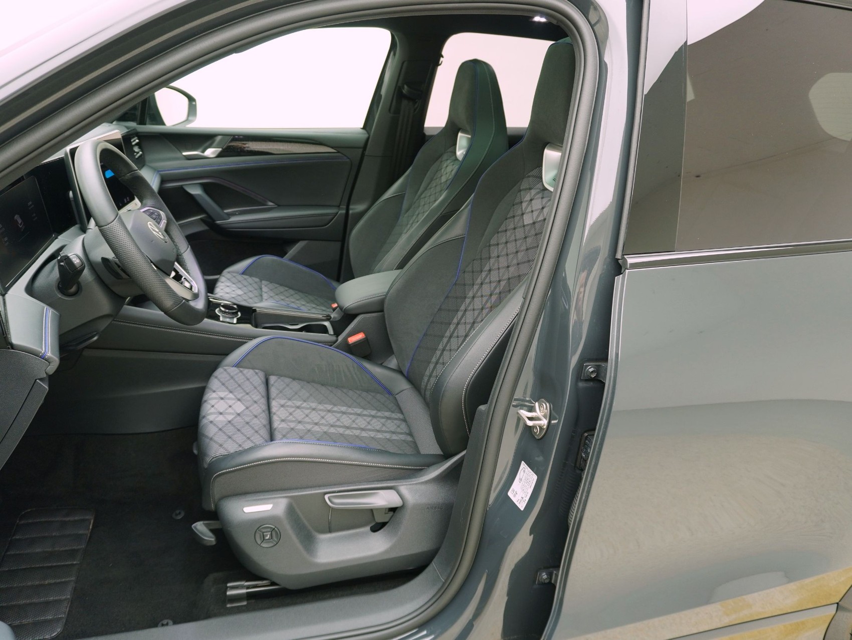 VW Tiguan 2.0 TSI DSG R-Line Black Style 4Motion **VW Werksgarantie bis 12/2030**-image-9