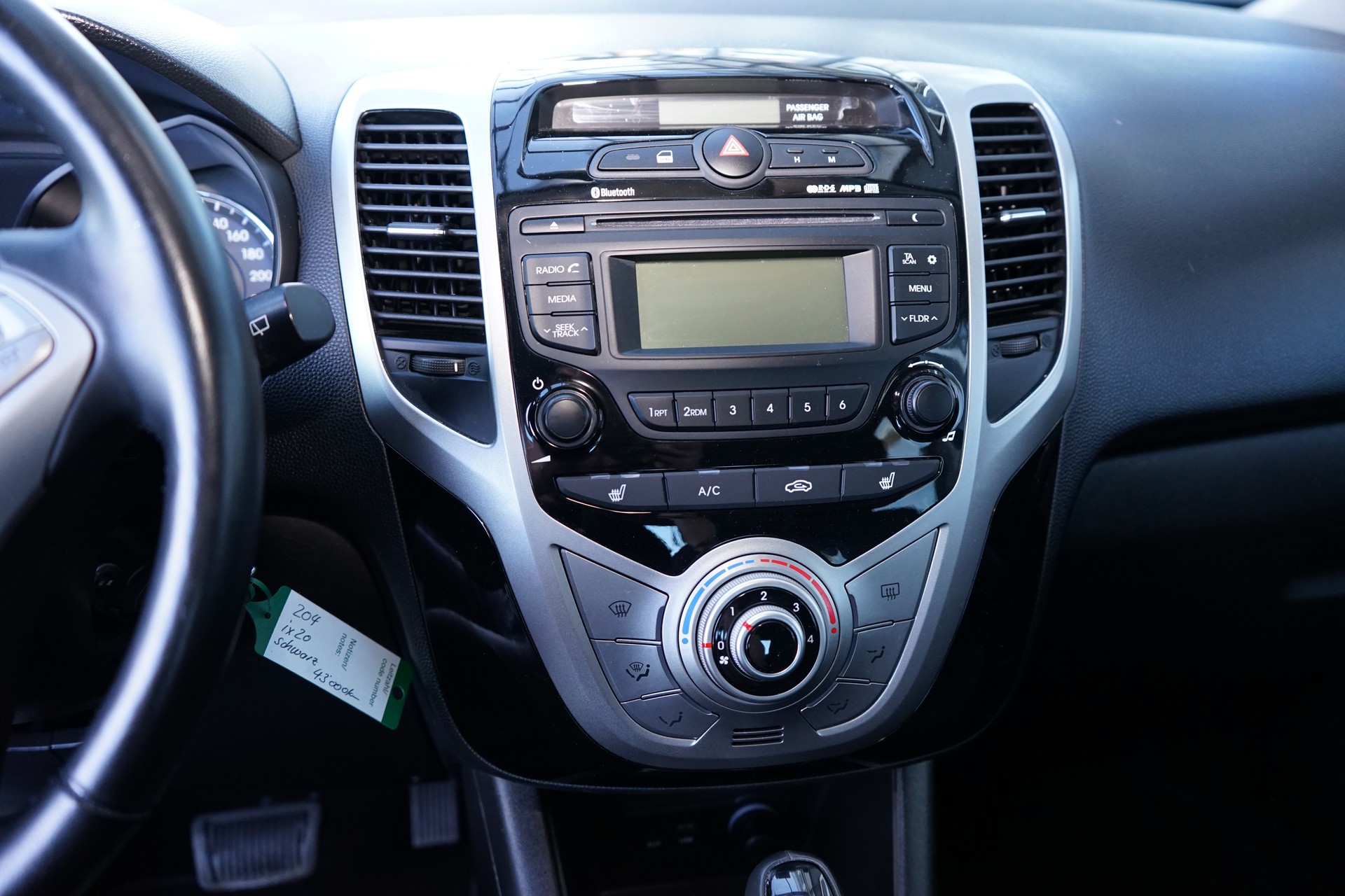 HYUNDAI iX20 1.6 Amplia Automatic-image-10
