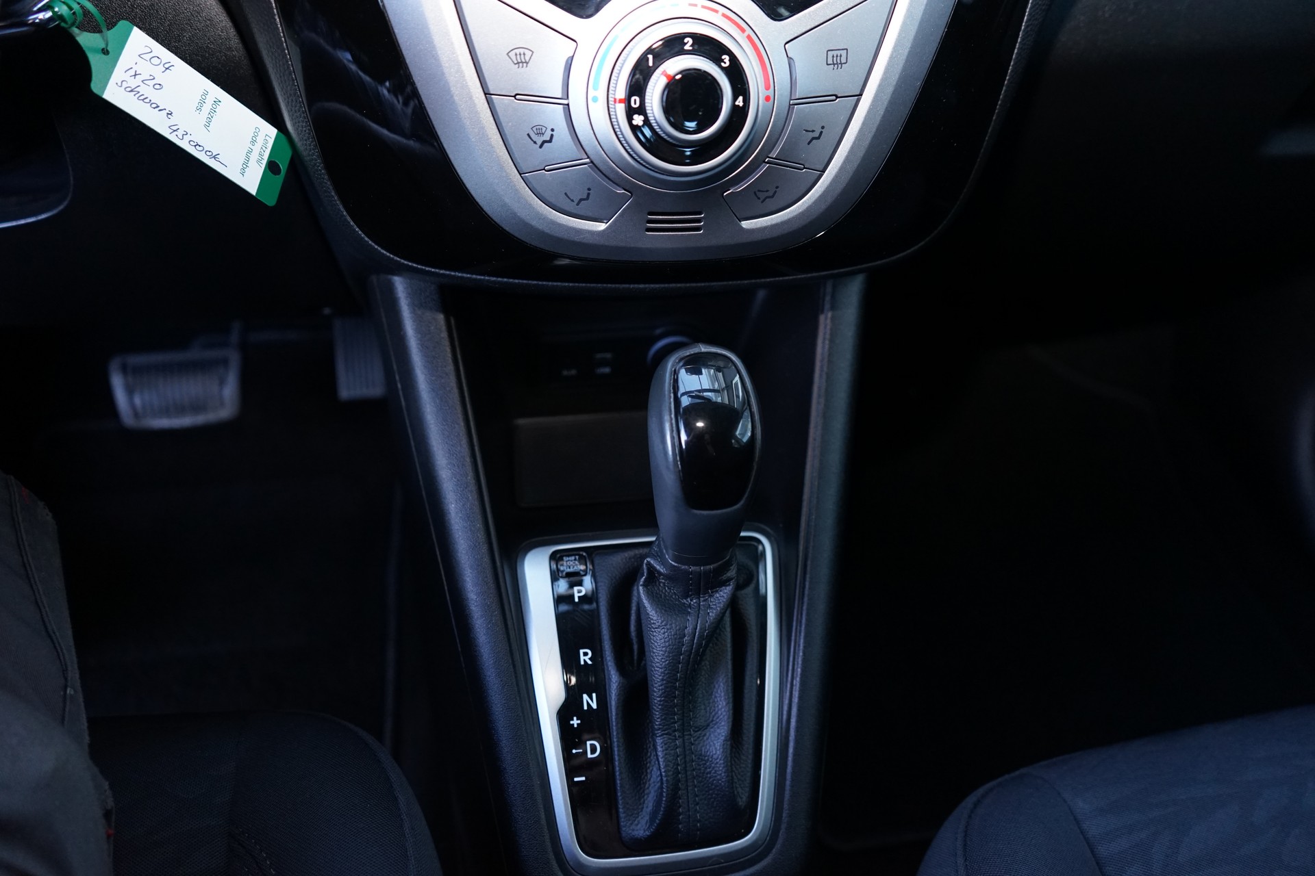 HYUNDAI iX20 1.6 Amplia Automatic-image-11