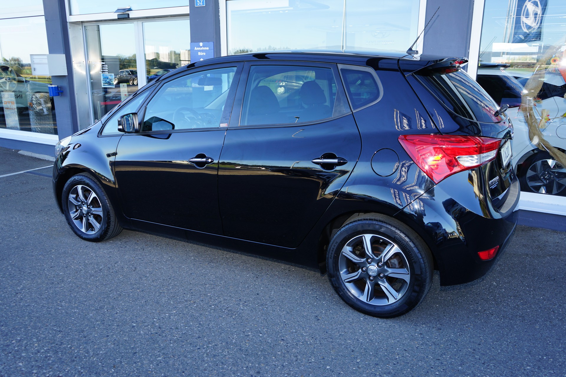 HYUNDAI iX20 1.6 Amplia Automatic-image-5