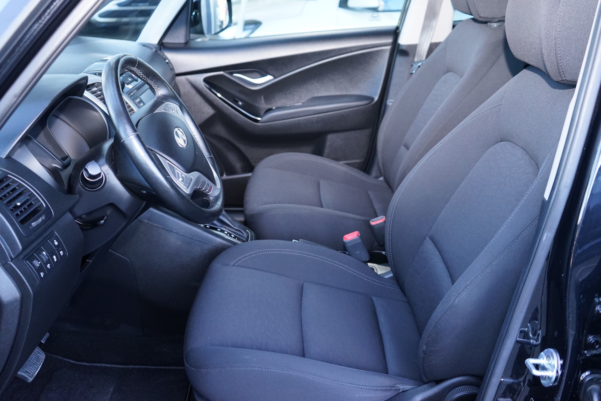HYUNDAI iX20 1.6 Amplia Automatic-image-9