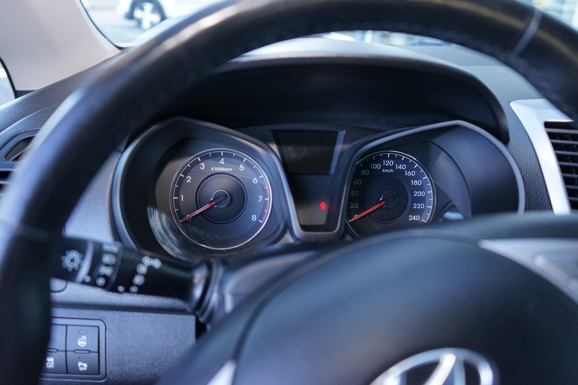 HYUNDAI iX20 1.6 Amplia Automatic-image-12