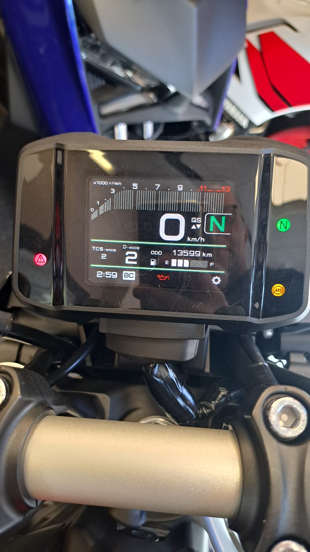YAMAHA MT-09-showroom-element-3