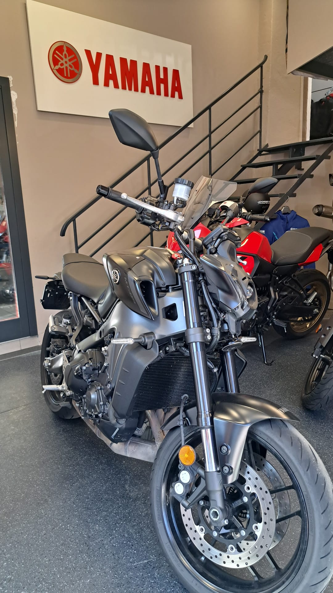 YAMAHA MT-09-showroom-element-1