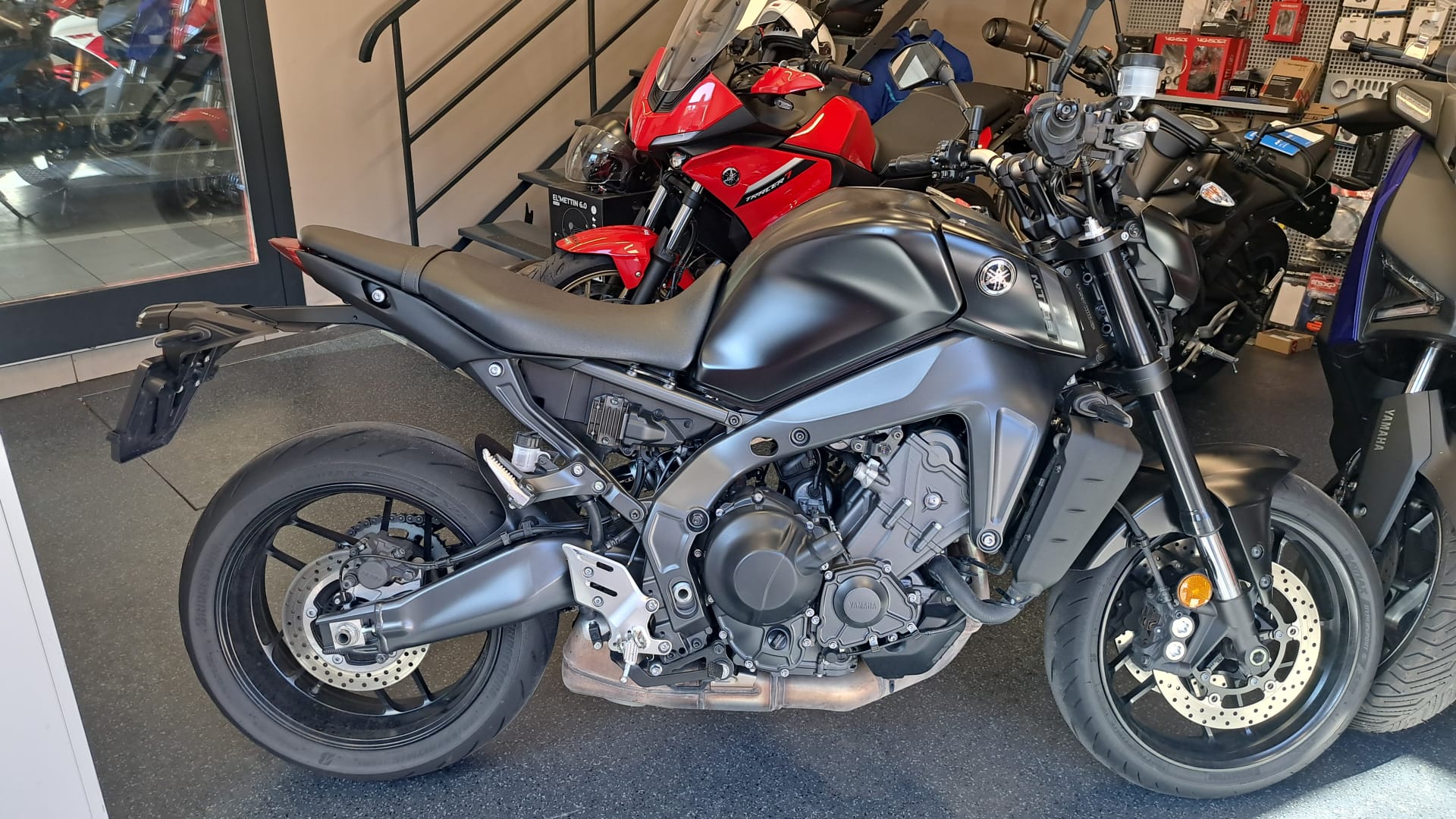 YAMAHA MT-09-showroom-element-2